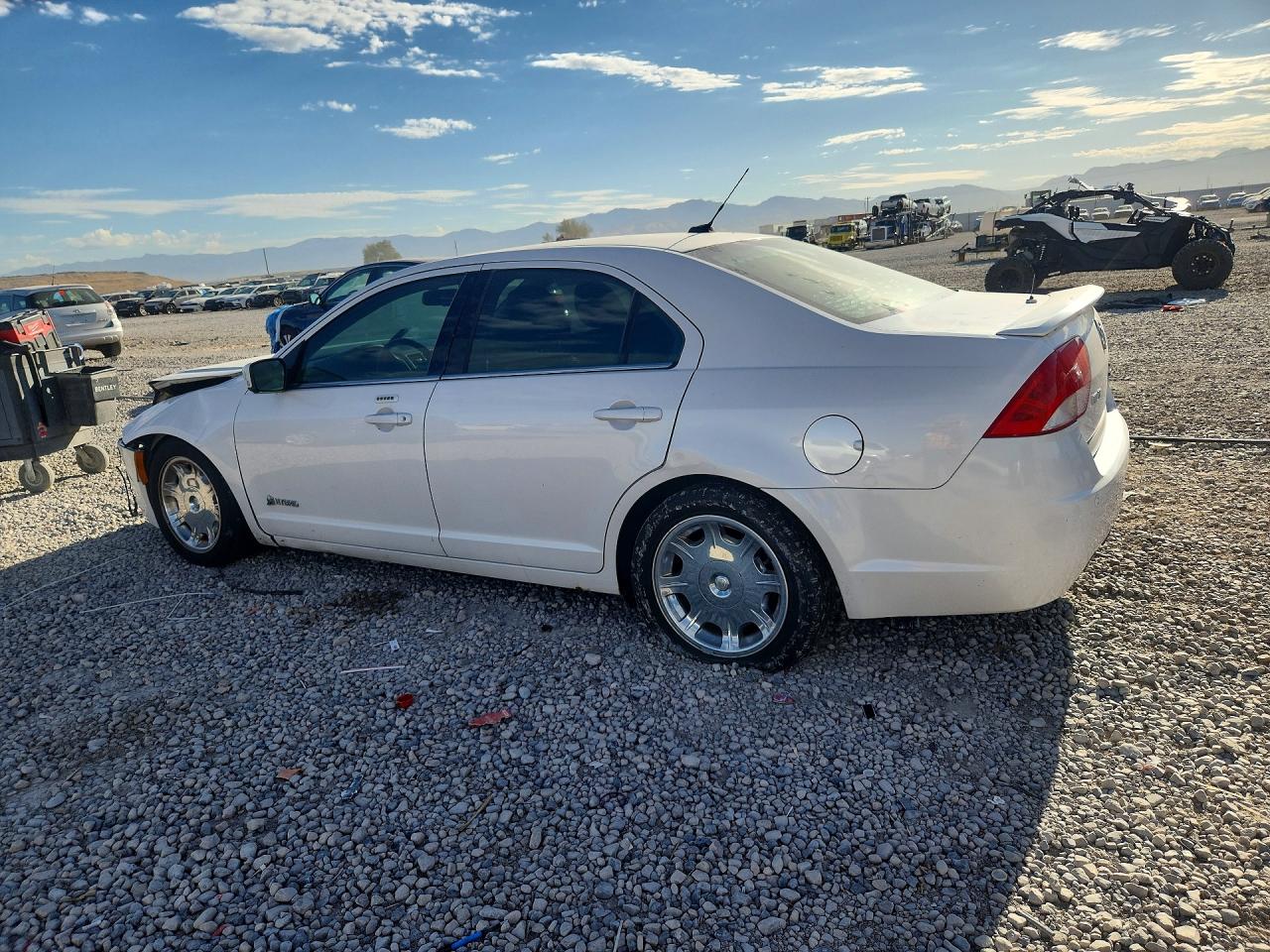 2010 Mercury Milan Hybrid White vin: 3MEDM0L39AR661991