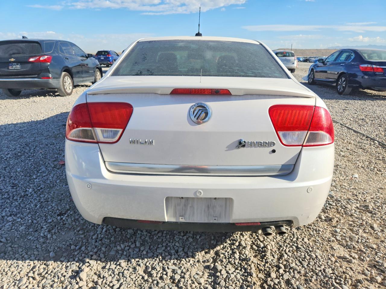 2010 Mercury Milan Hybrid White vin: 3MEDM0L39AR661991