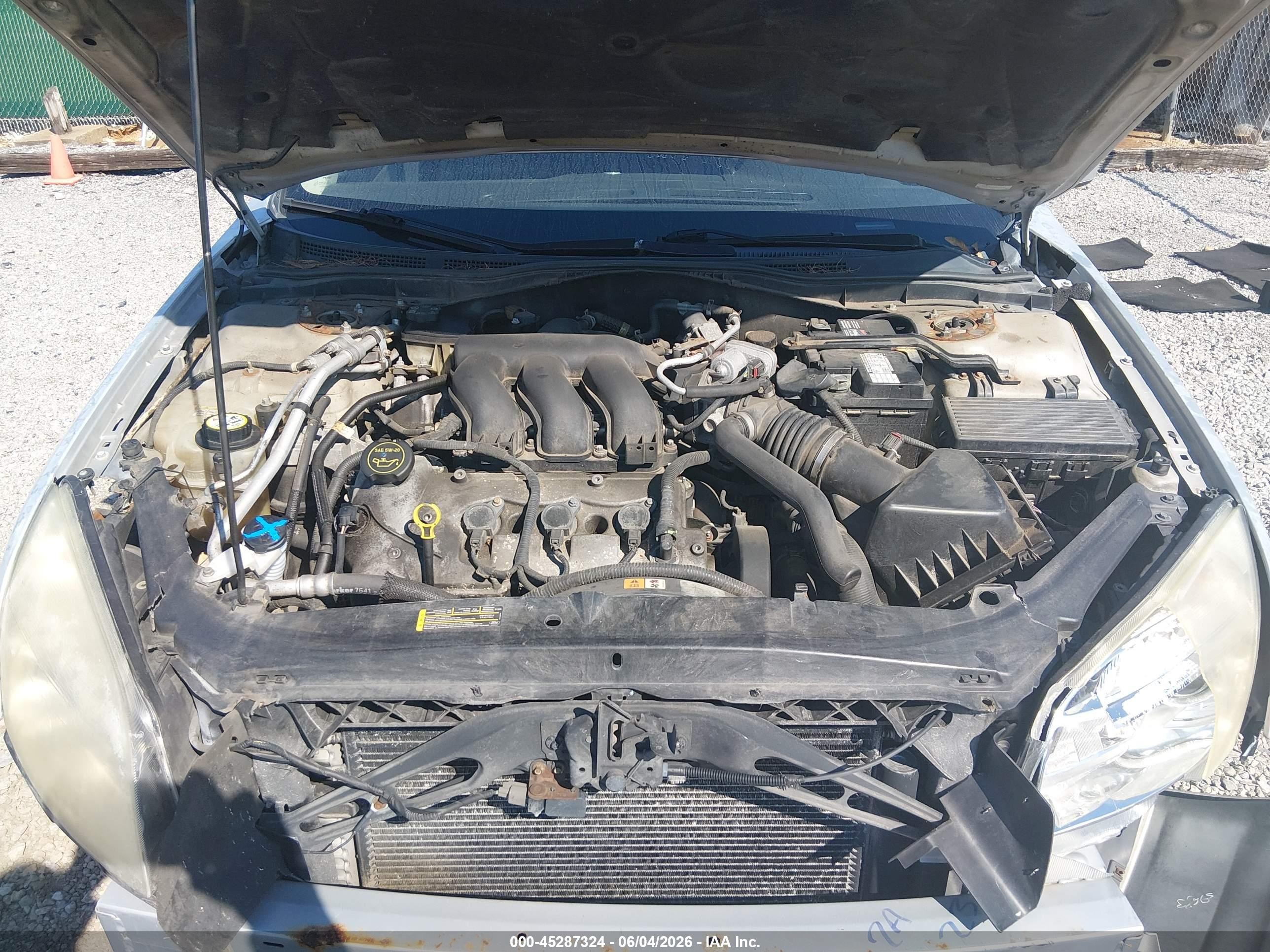 2006 Mercury Milan V6 Silver vin: 3MEFM07126R604699