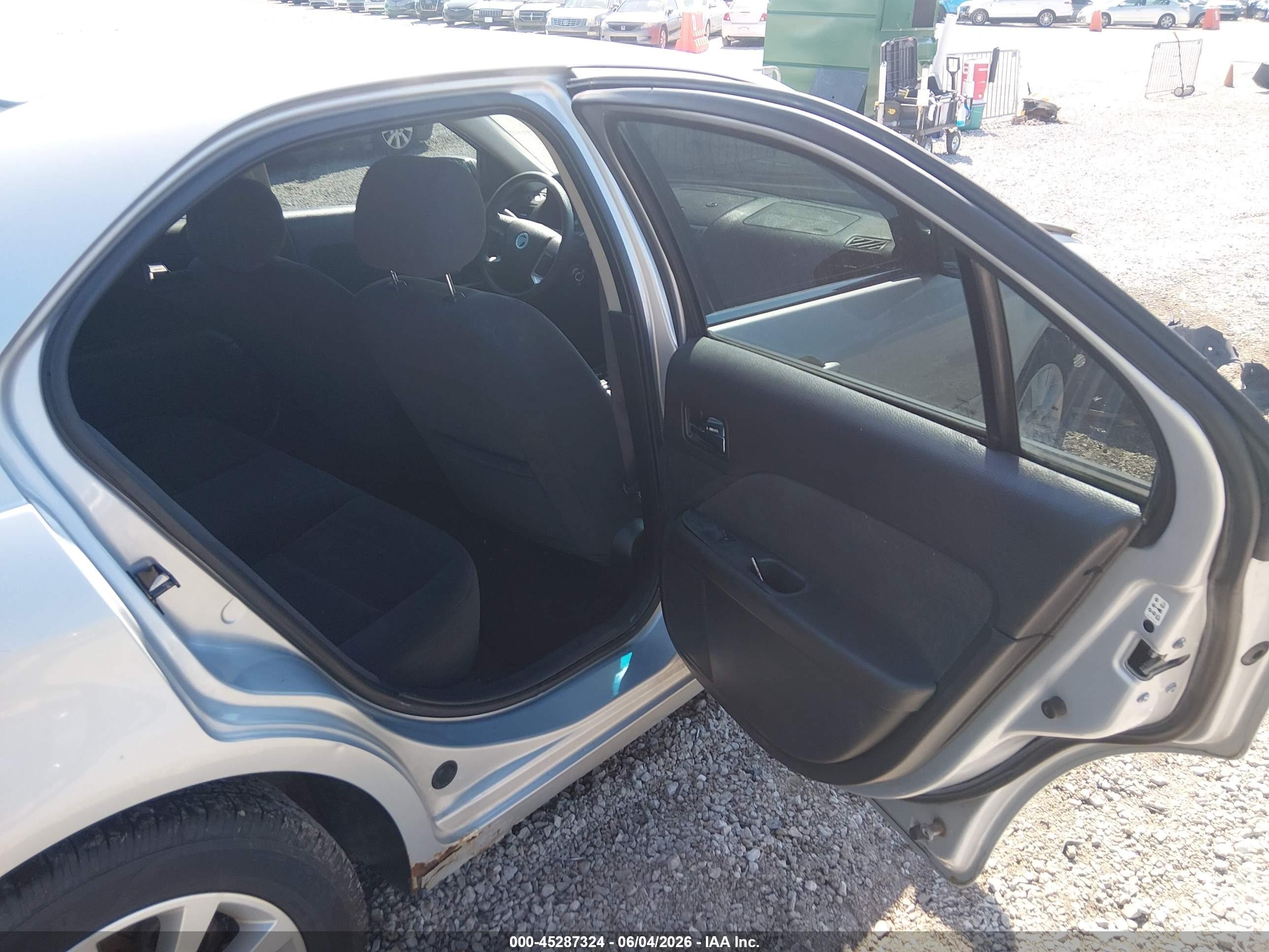 2006 Mercury Milan V6 Silver vin: 3MEFM07126R604699