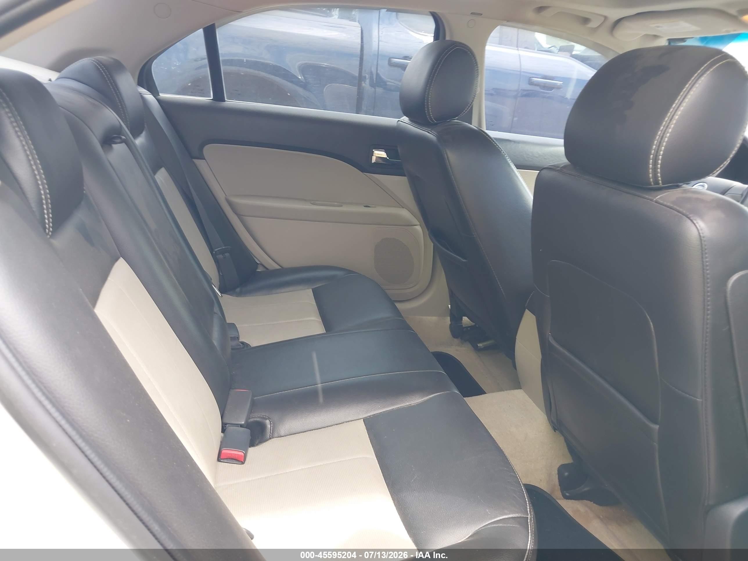 2007 Mercury Milan V6 Premier Белый vin: 3MEHM02107R642093