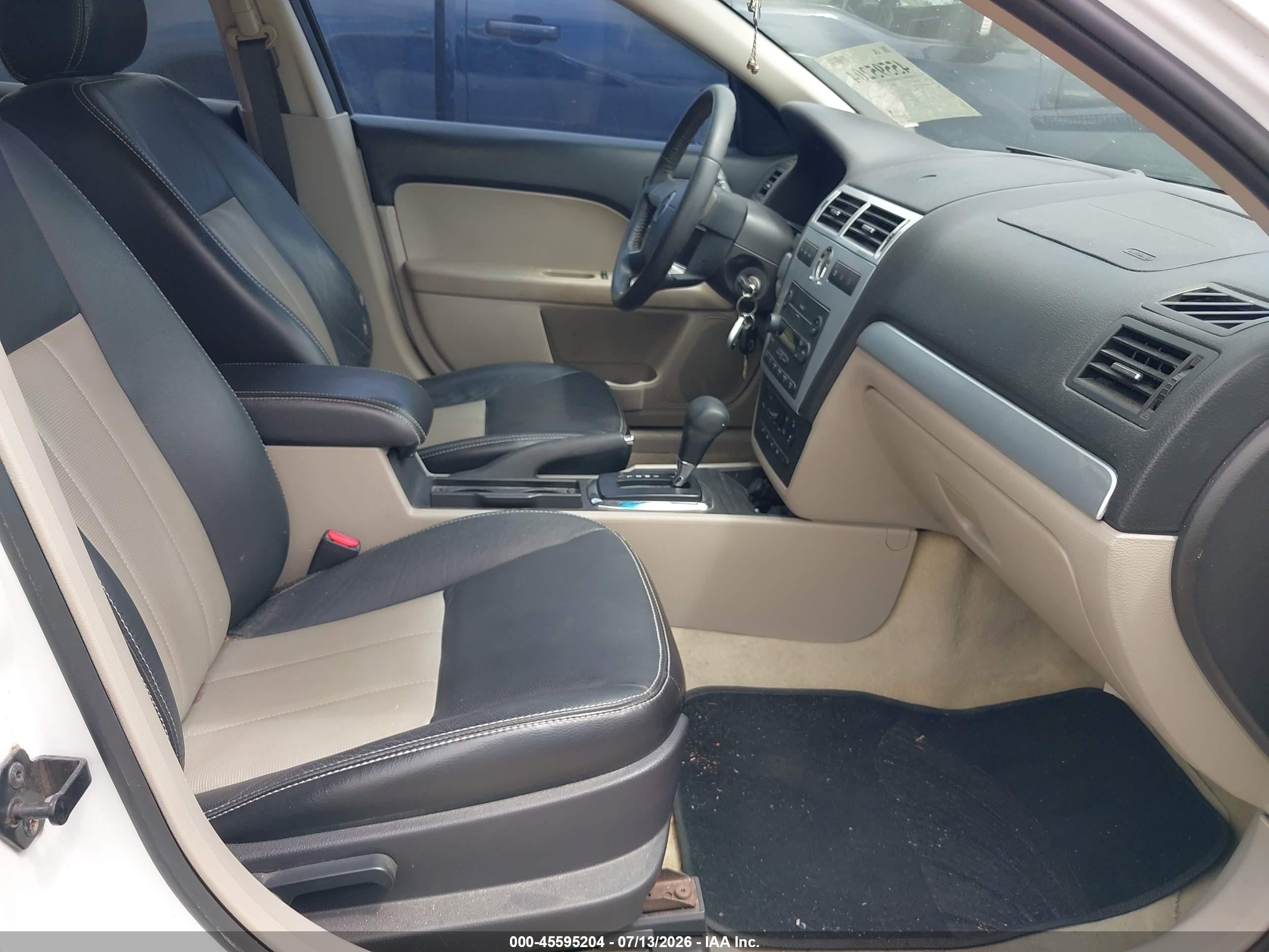 2007 Mercury Milan V6 Premier Белый vin: 3MEHM02107R642093