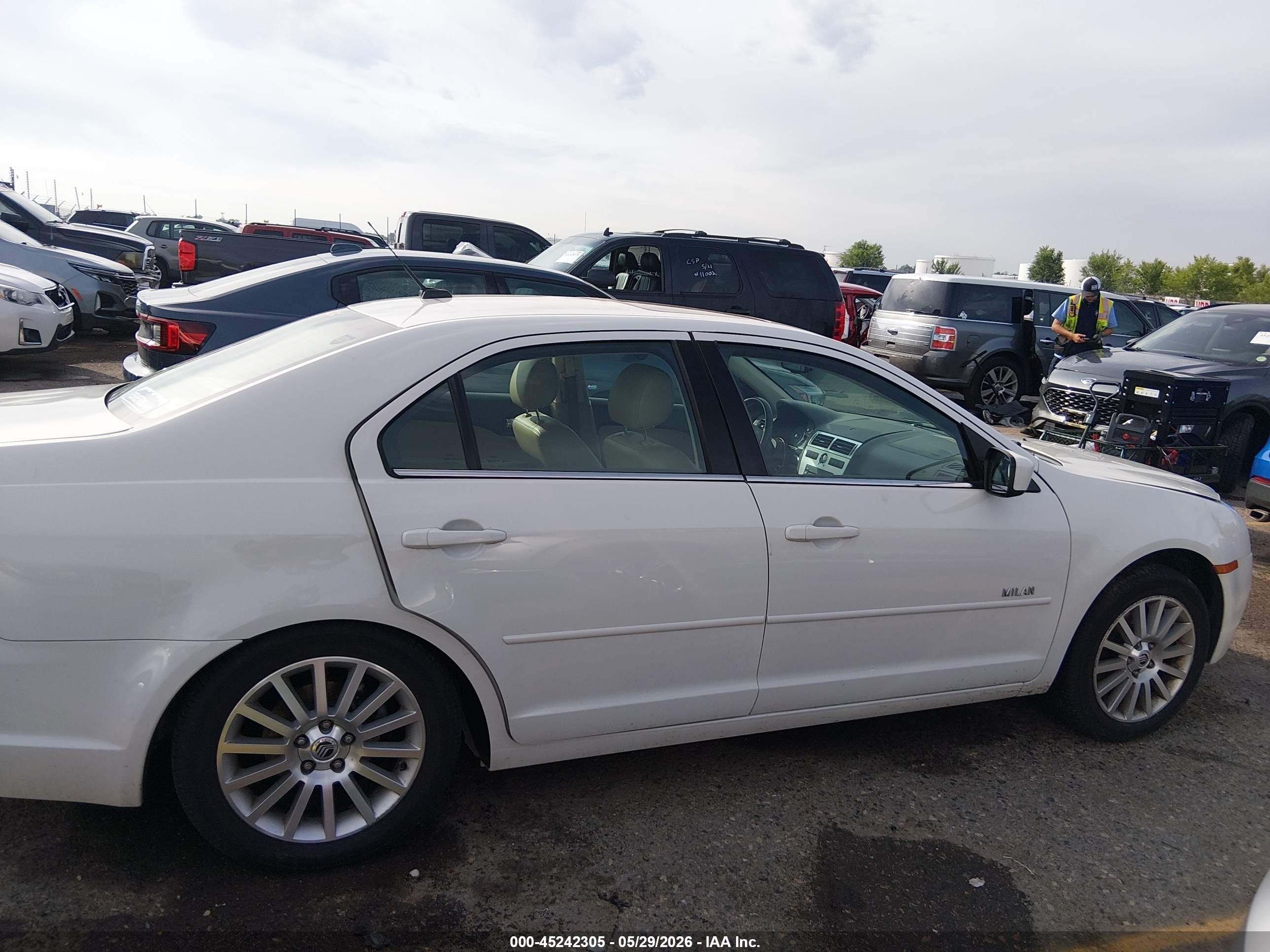 2008 Mercury Milan V6 Premier White vin: 3MEHM02168R633805