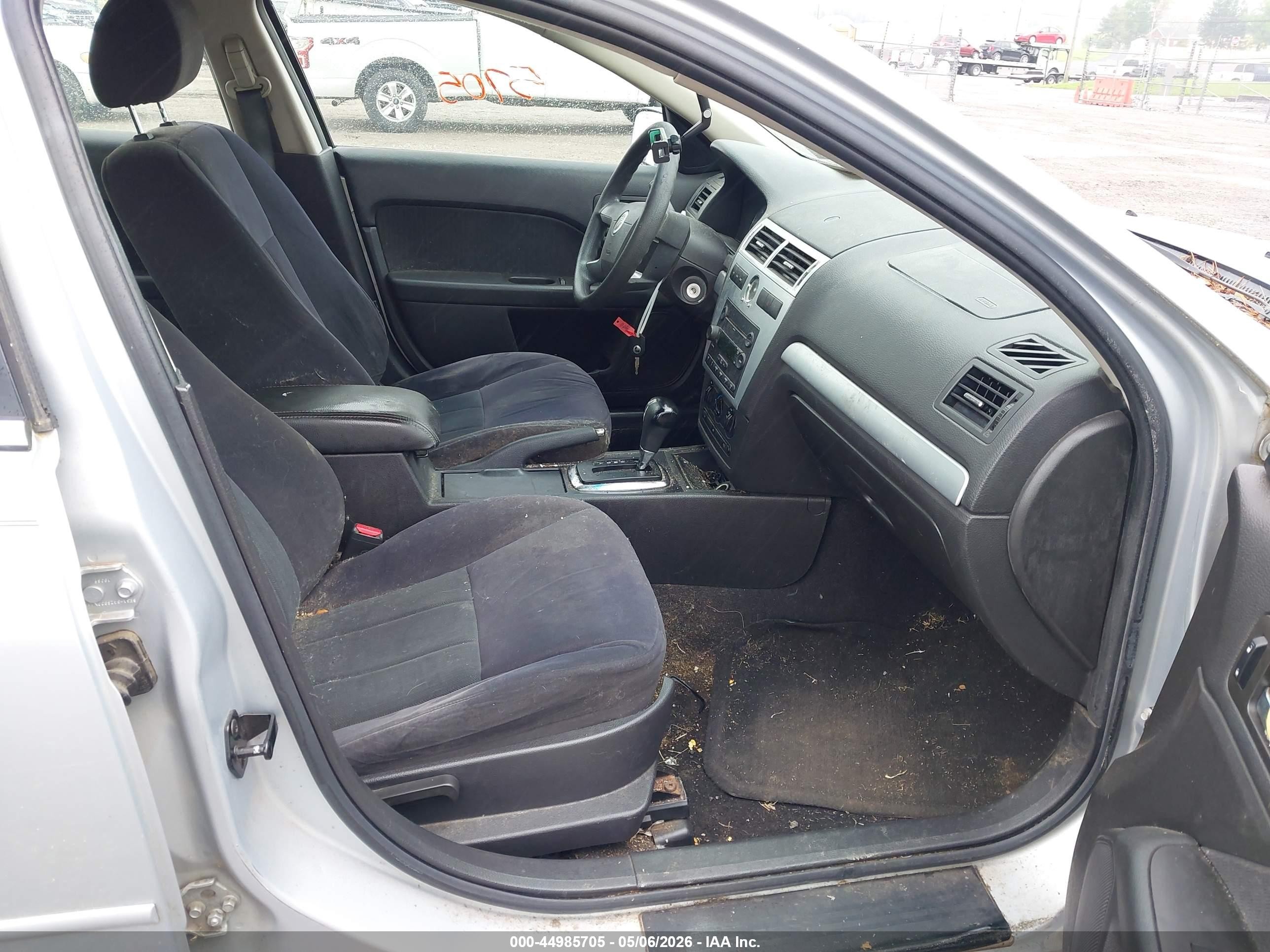 2006 Mercury Milan V6 Silver vin: 3MEHM07196R660695