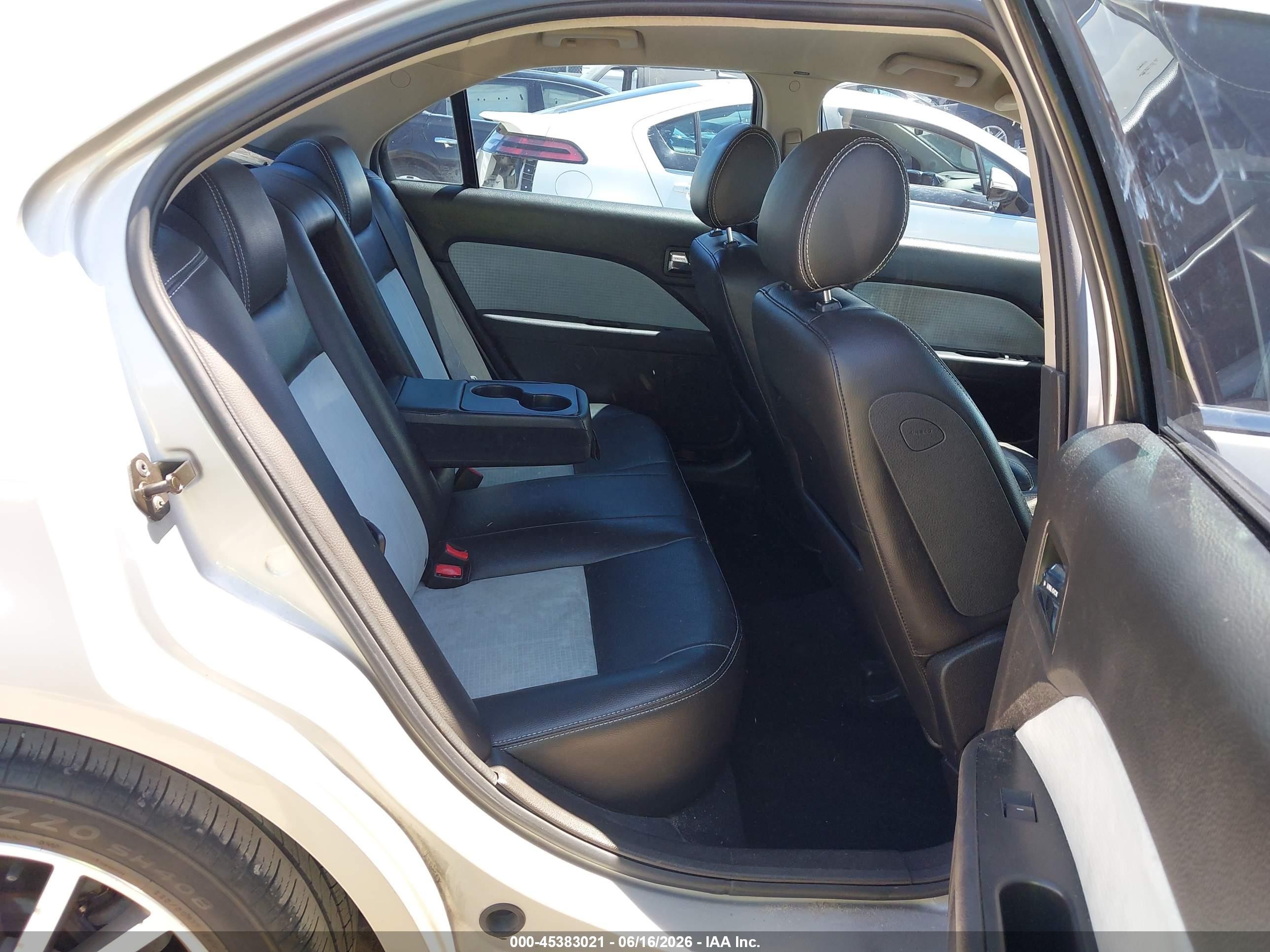 2008 Mercury Milan V6 Silver vin: 3MEHM07198R600600