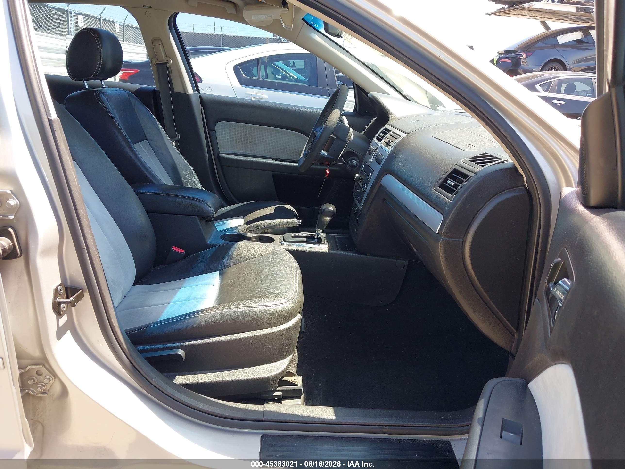 2008 Mercury Milan V6 Silver vin: 3MEHM07198R600600