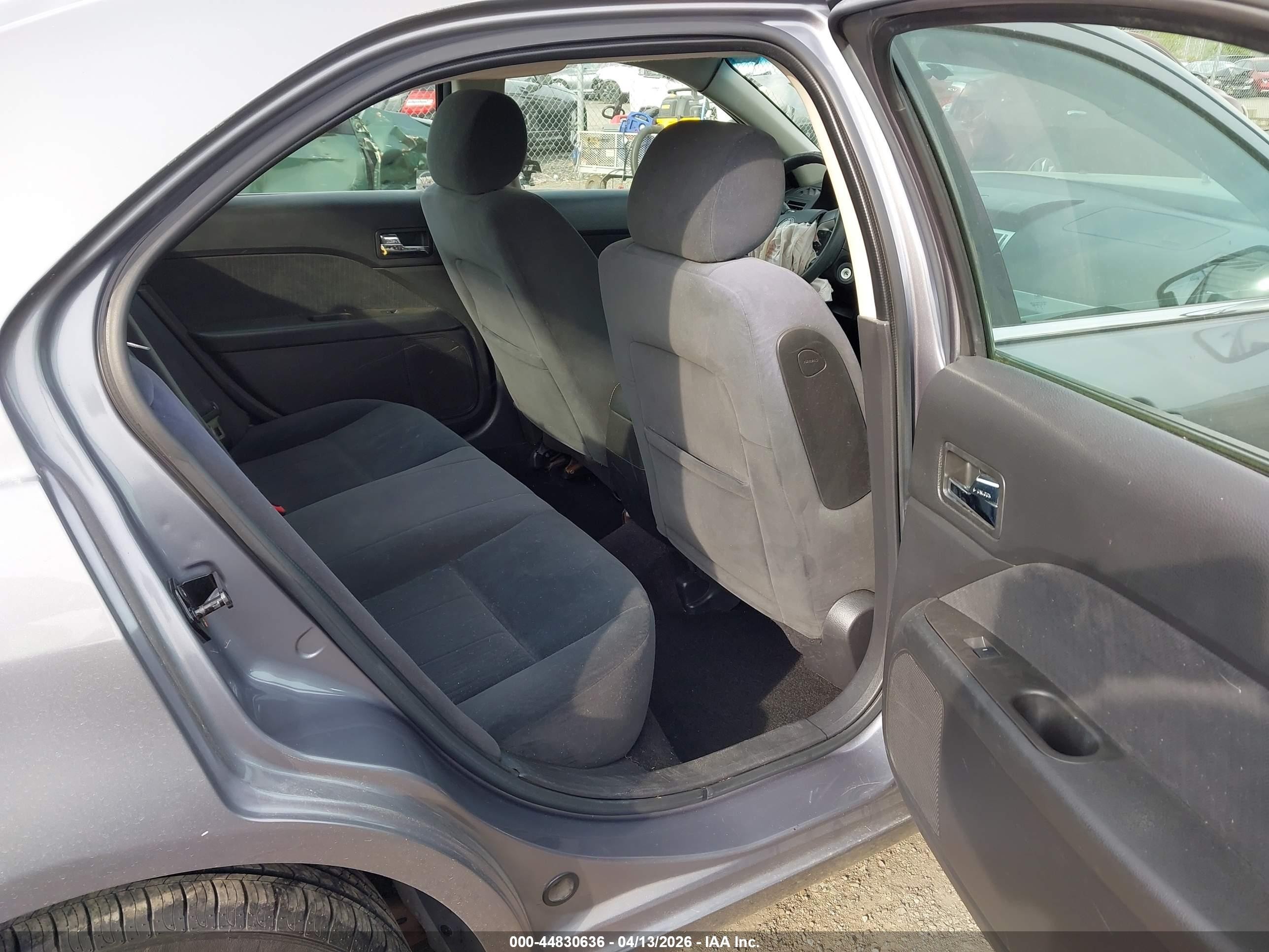 2006 Mercury Milan I4 Gray vin: 3MEHM07Z76R612201