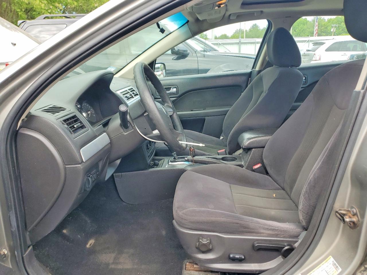 2009 Mercury Milan Gray vin: 3MEHM07Z99R603827
