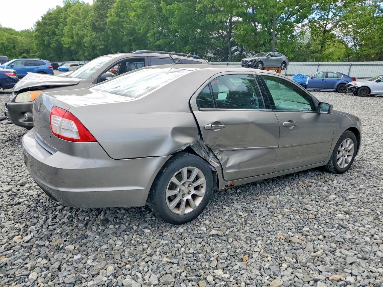 2009 Mercury Milan Gray vin: 3MEHM07Z99R603827