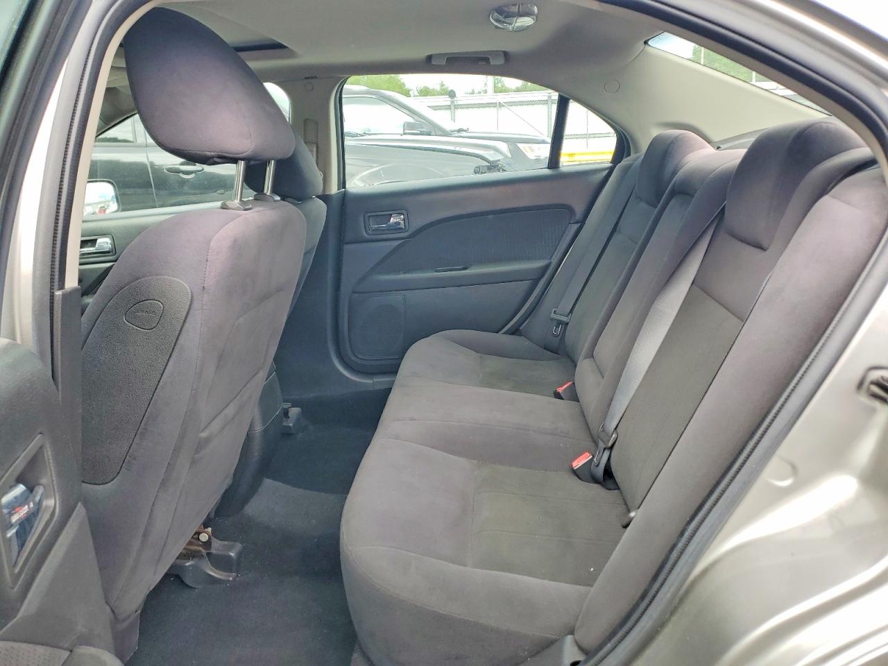 2009 Mercury Milan Gray vin: 3MEHM07Z99R603827