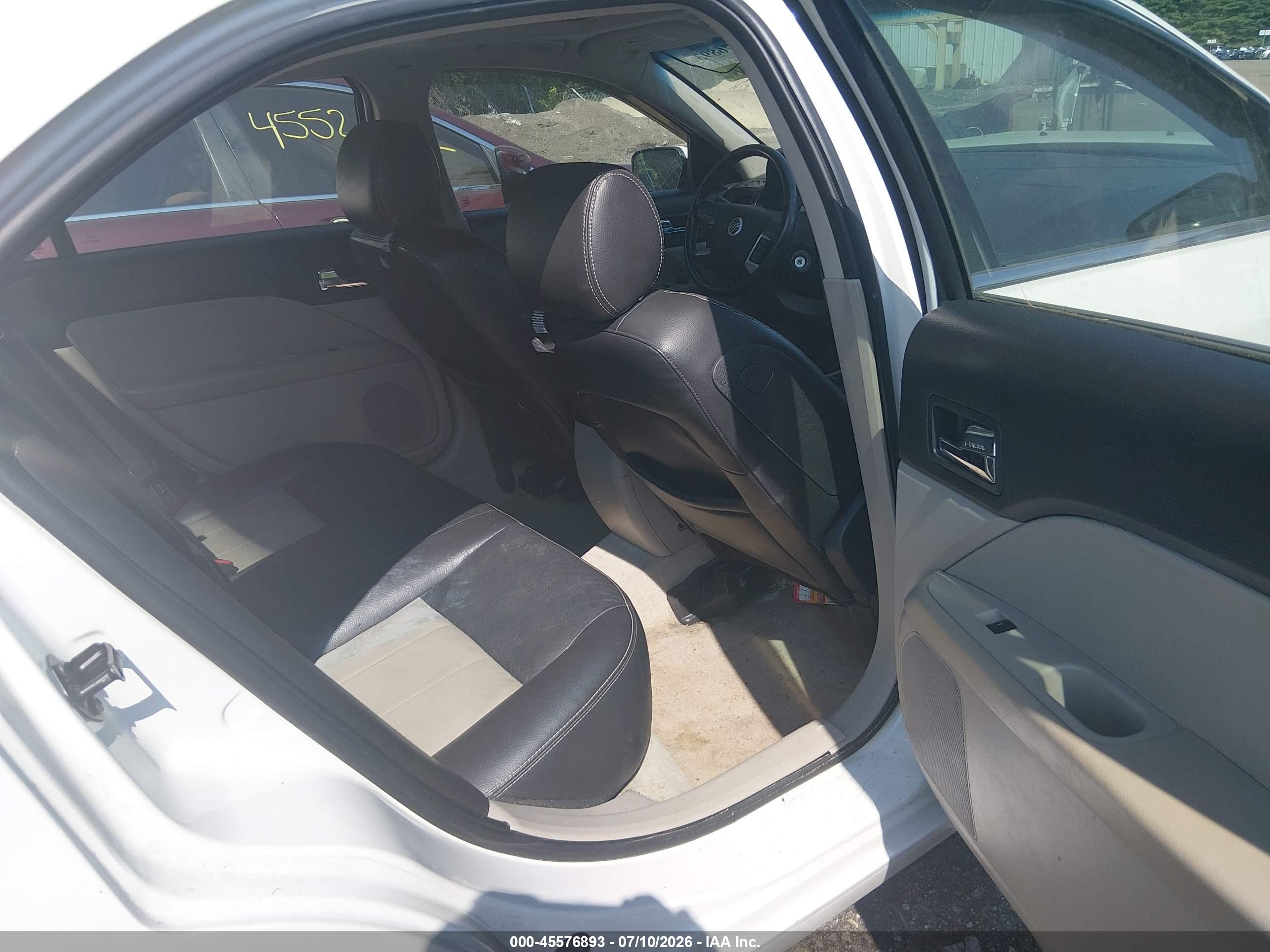 2008 Mercury Milan V6 Premier White vin: 3MEHM08108R654432
