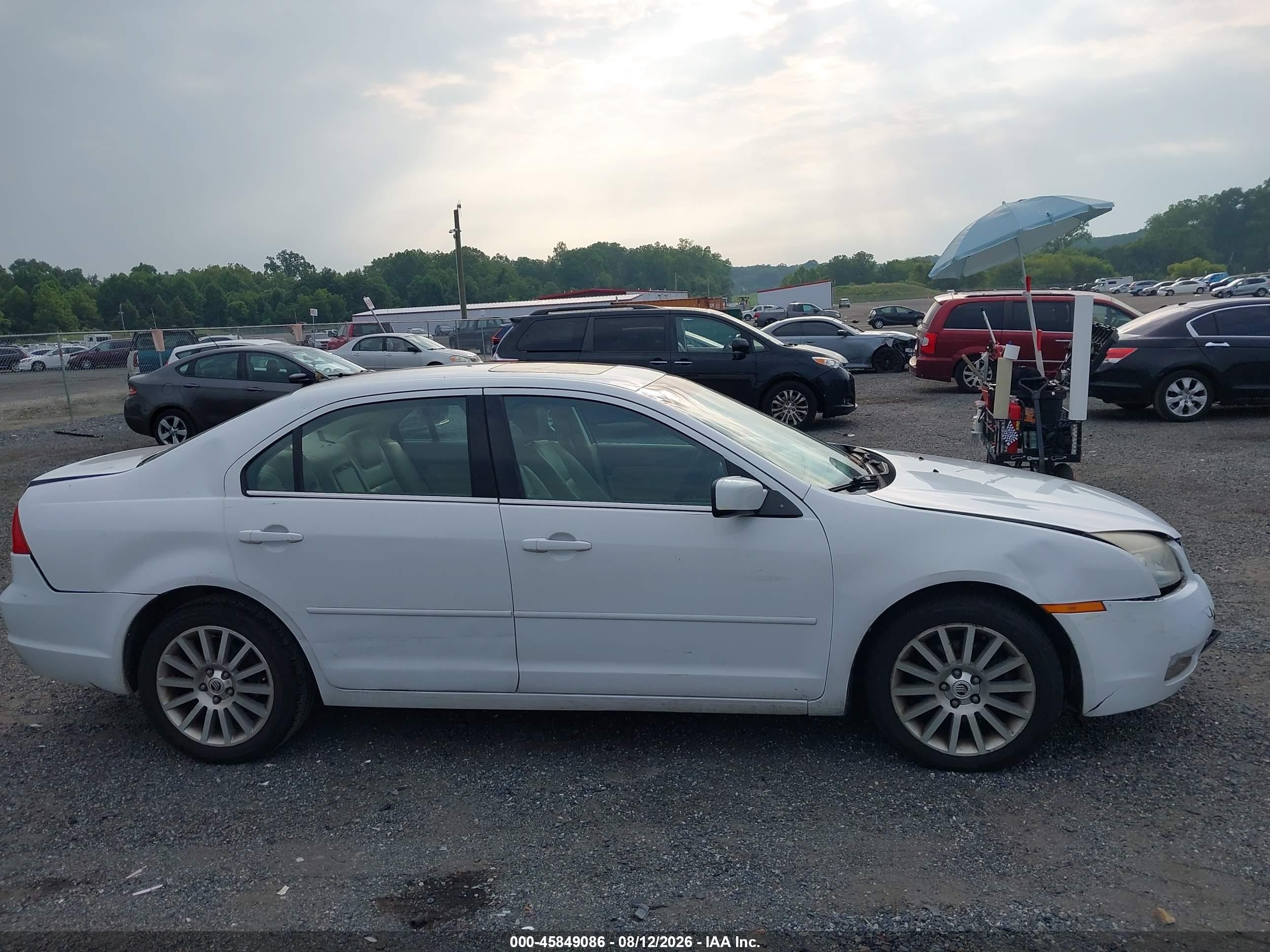 2007 Mercury Milan Premier White vin: 3MEHM08117R604010