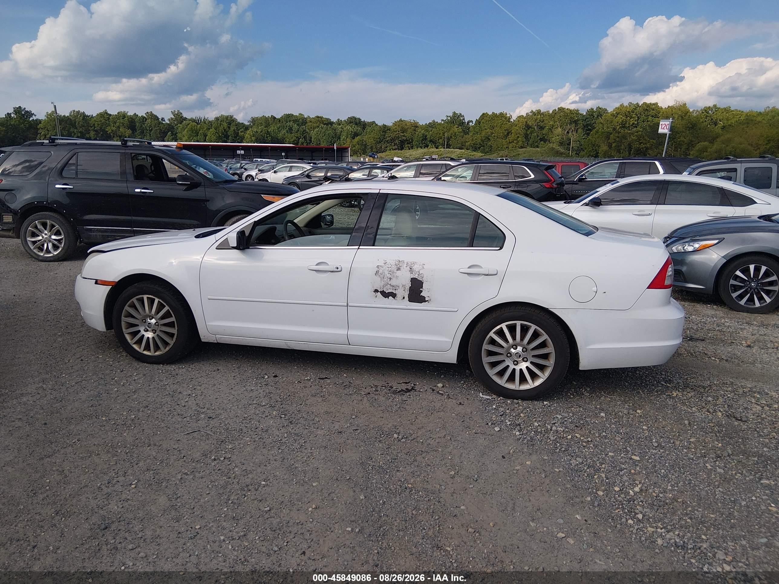 2007 Mercury Milan Premier White vin: 3MEHM08117R604010