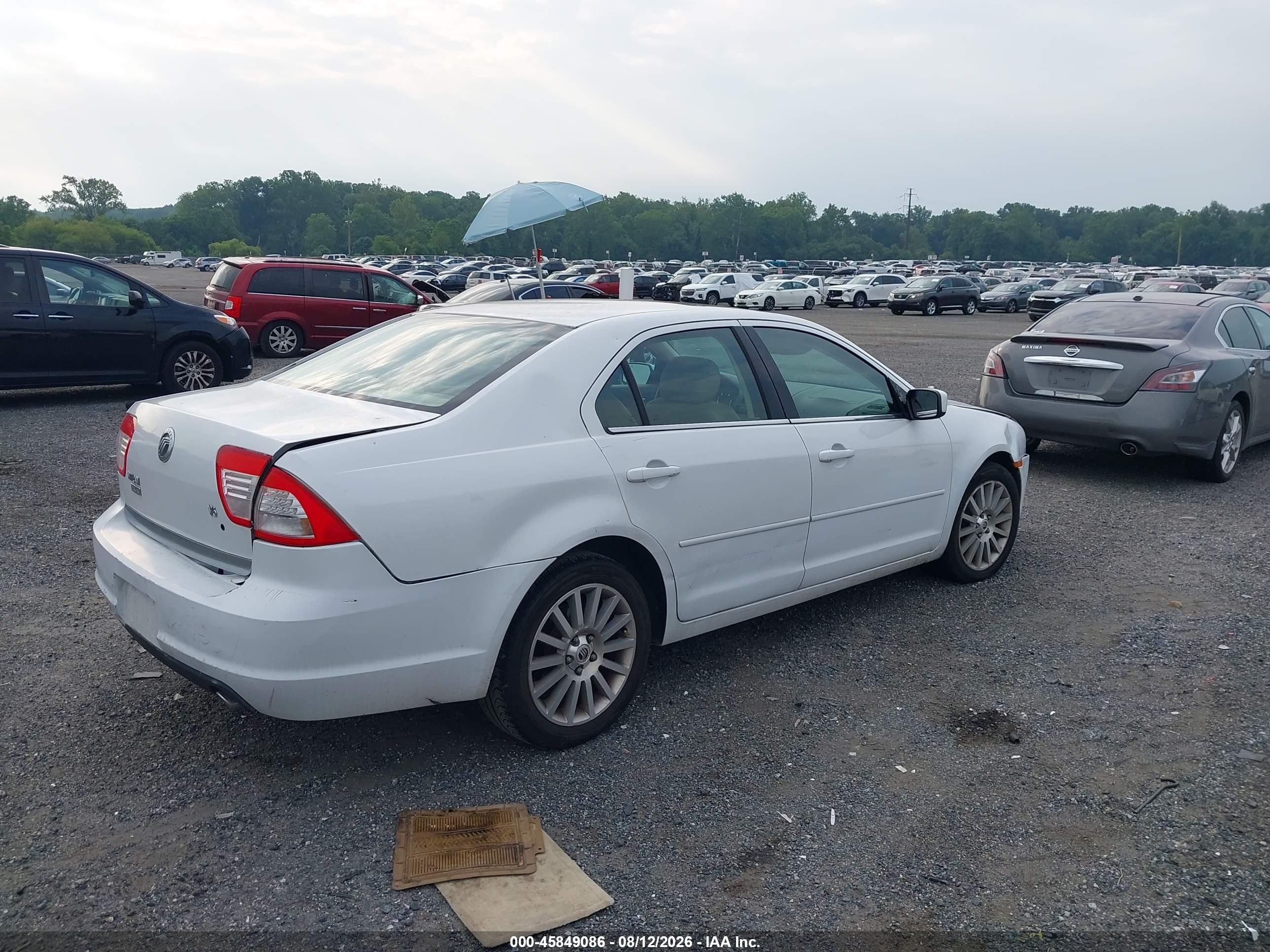 2007 Mercury Milan Premier White vin: 3MEHM08117R604010