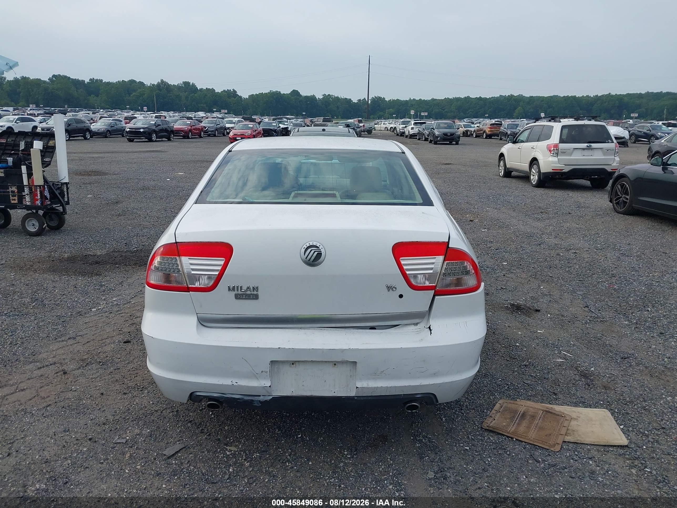 2007 Mercury Milan Premier White vin: 3MEHM08117R604010