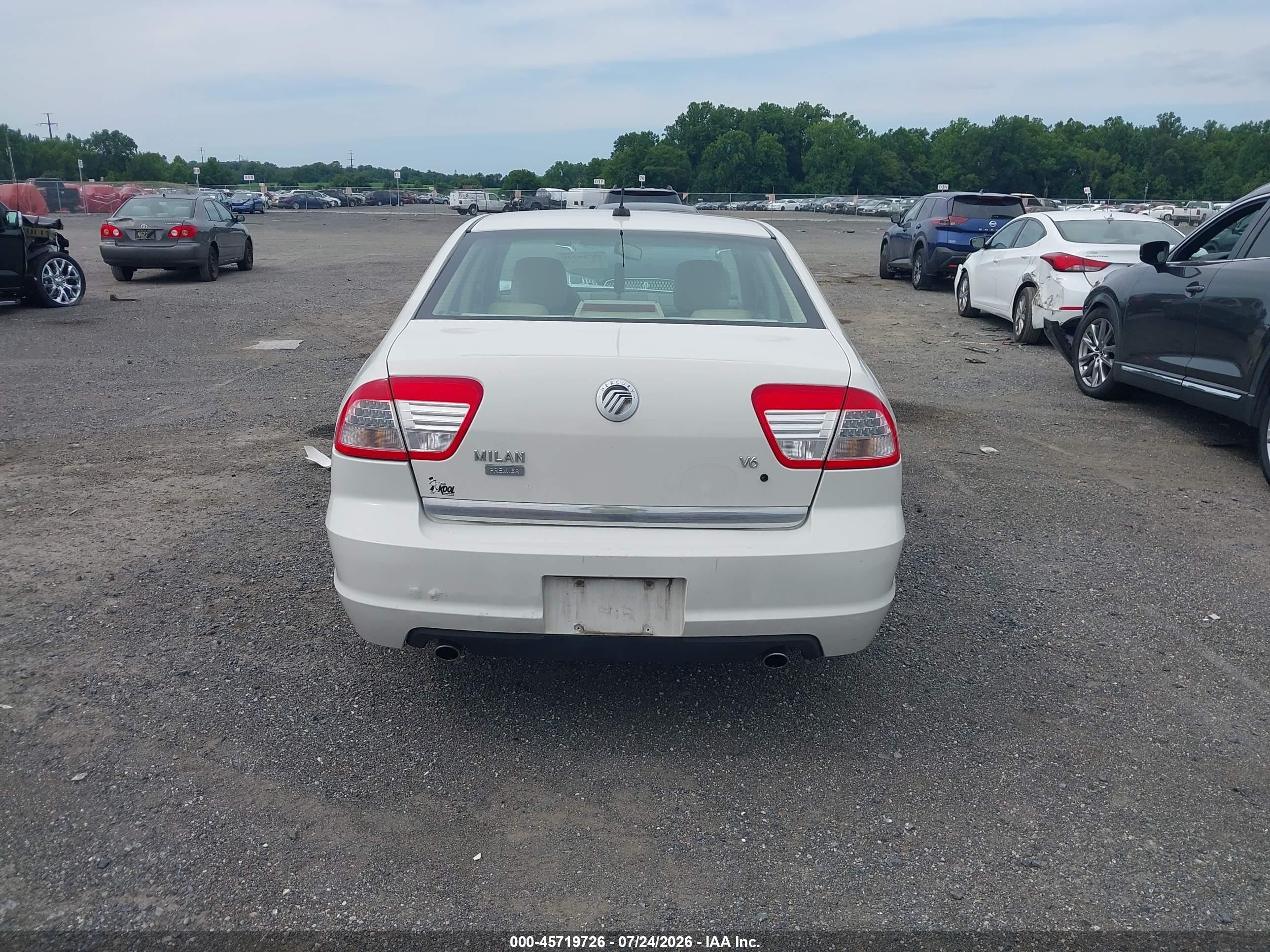2009 Mercury Milan V6 Premier White vin: 3MEHM08119R628133