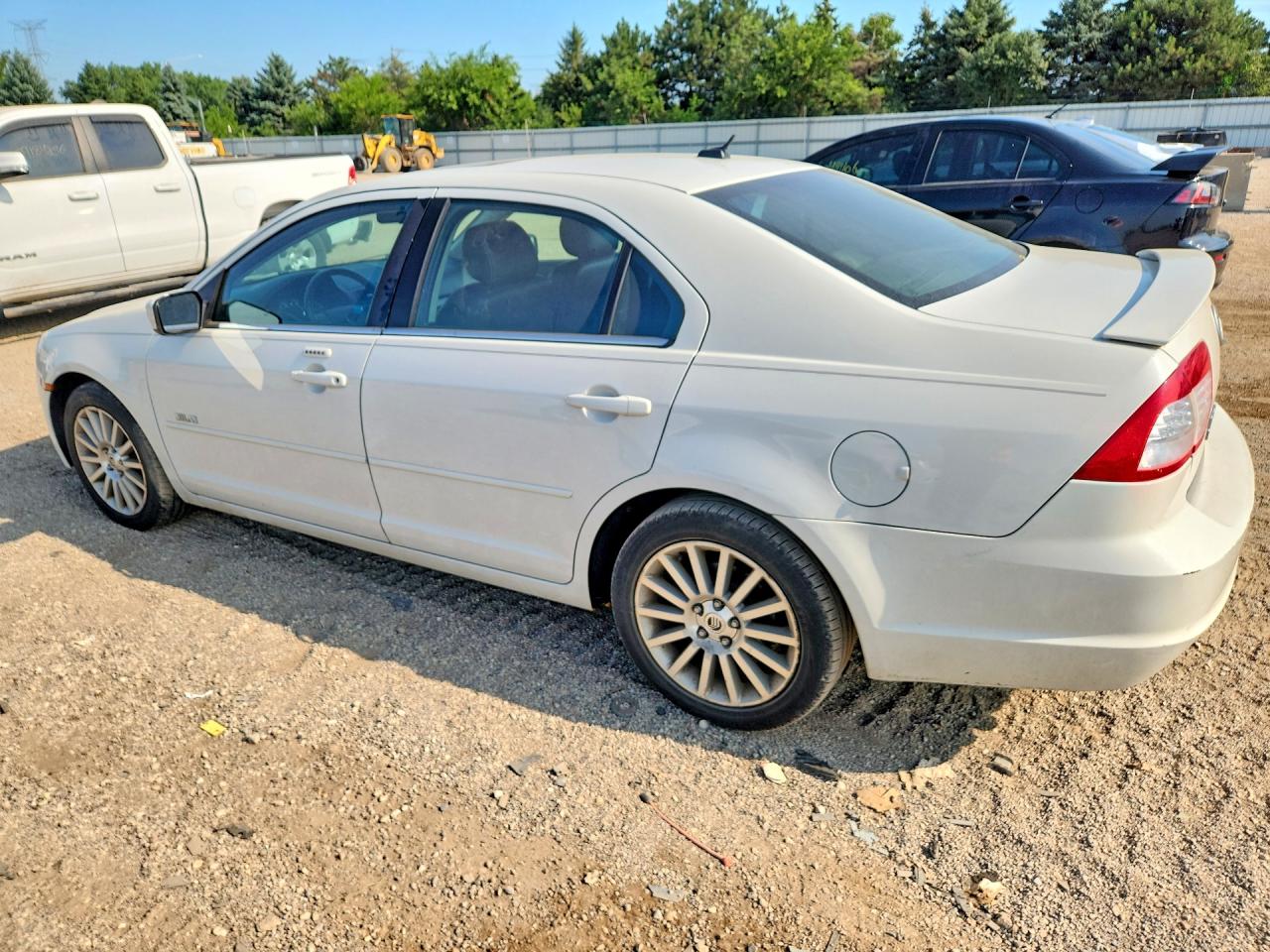 2008 Mercury Milan Premier White vin: 3MEHM08168R660073