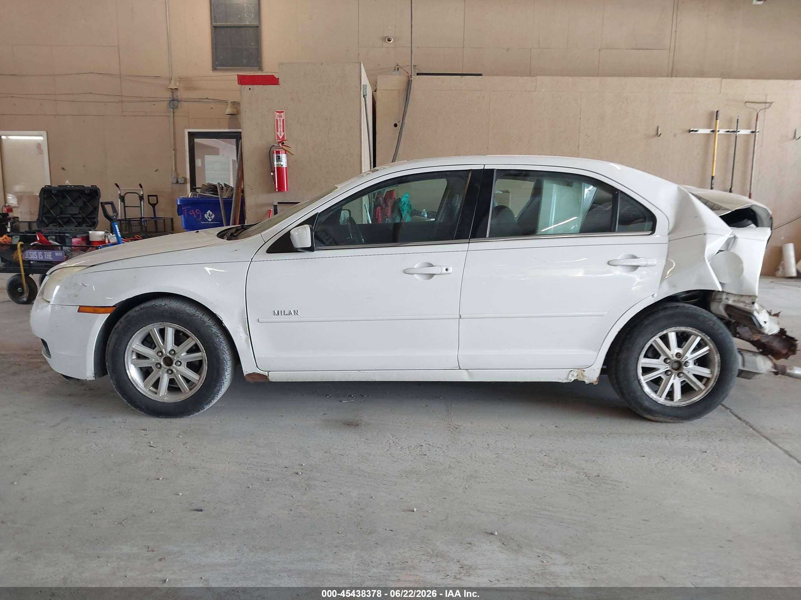 2006 Mercury Milan V6 Premier White vin: 3MEHM08186R601488