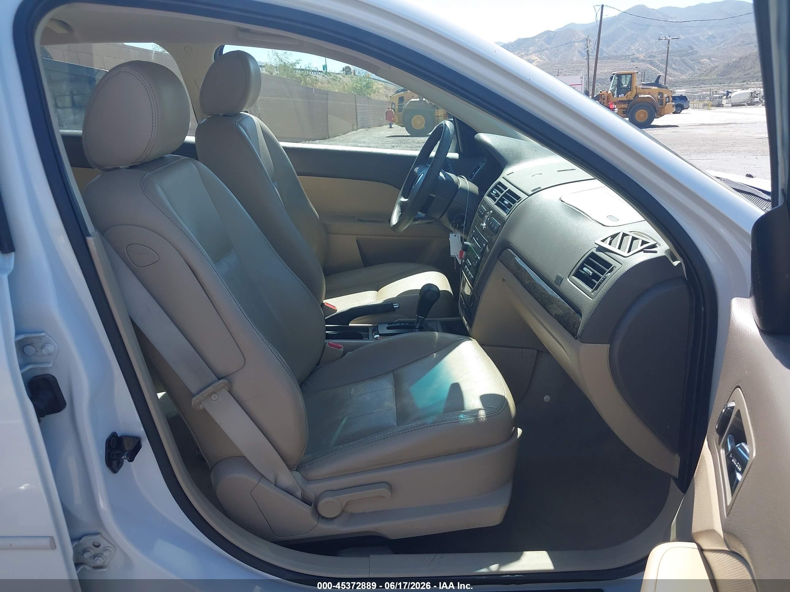 2007 Mercury Milan Premier White vin: 3MEHM081X7R603101
