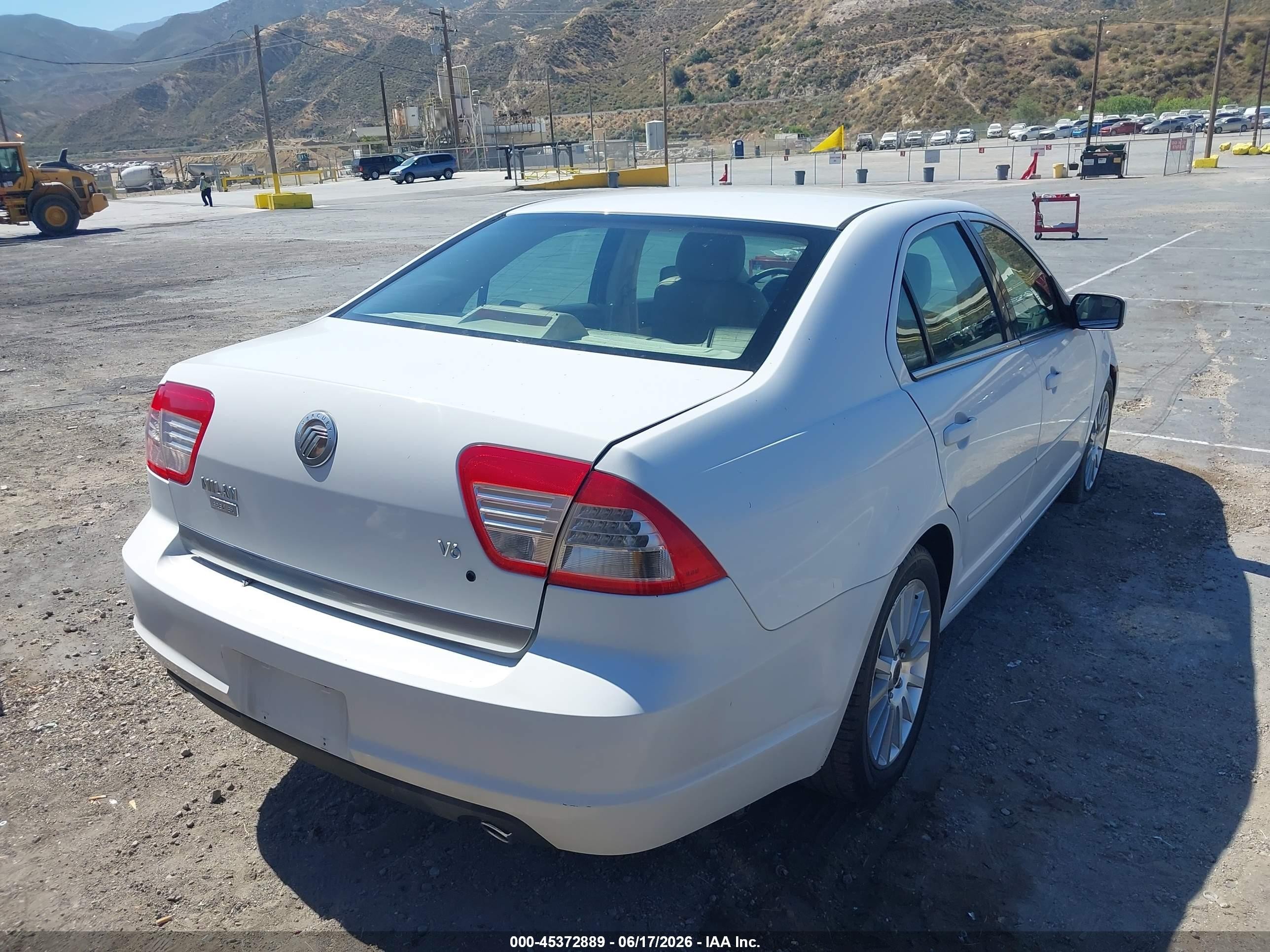 2007 Mercury Milan Premier White vin: 3MEHM081X7R603101