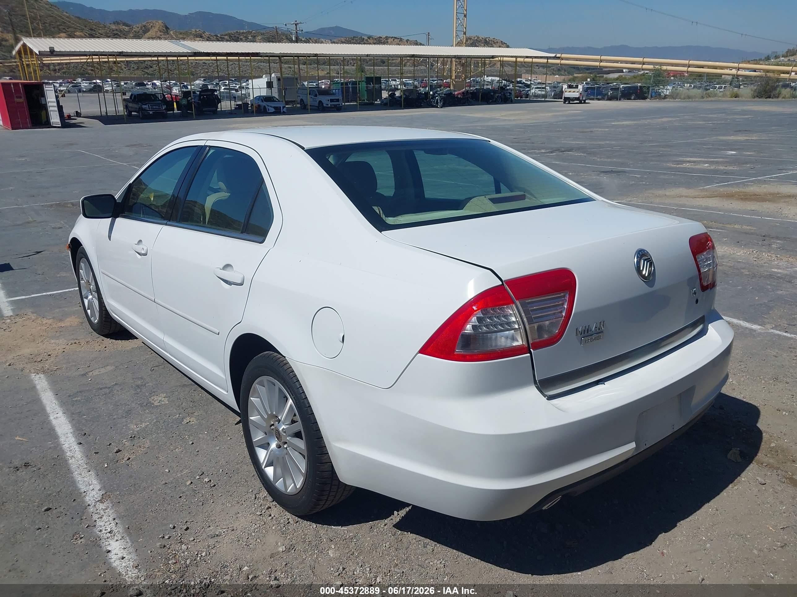 2007 Mercury Milan Premier White vin: 3MEHM081X7R603101