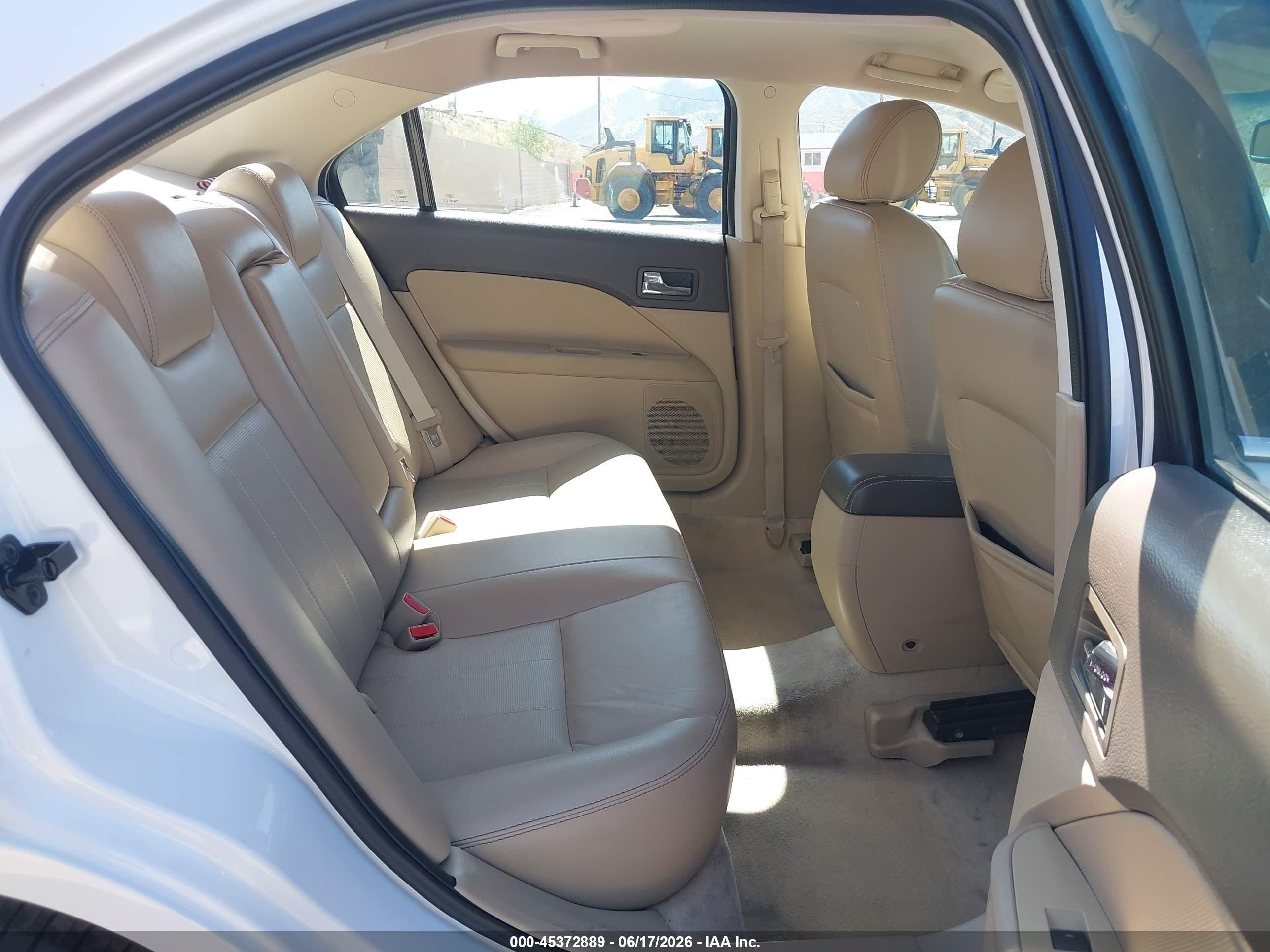 2007 Mercury Milan Premier White vin: 3MEHM081X7R603101