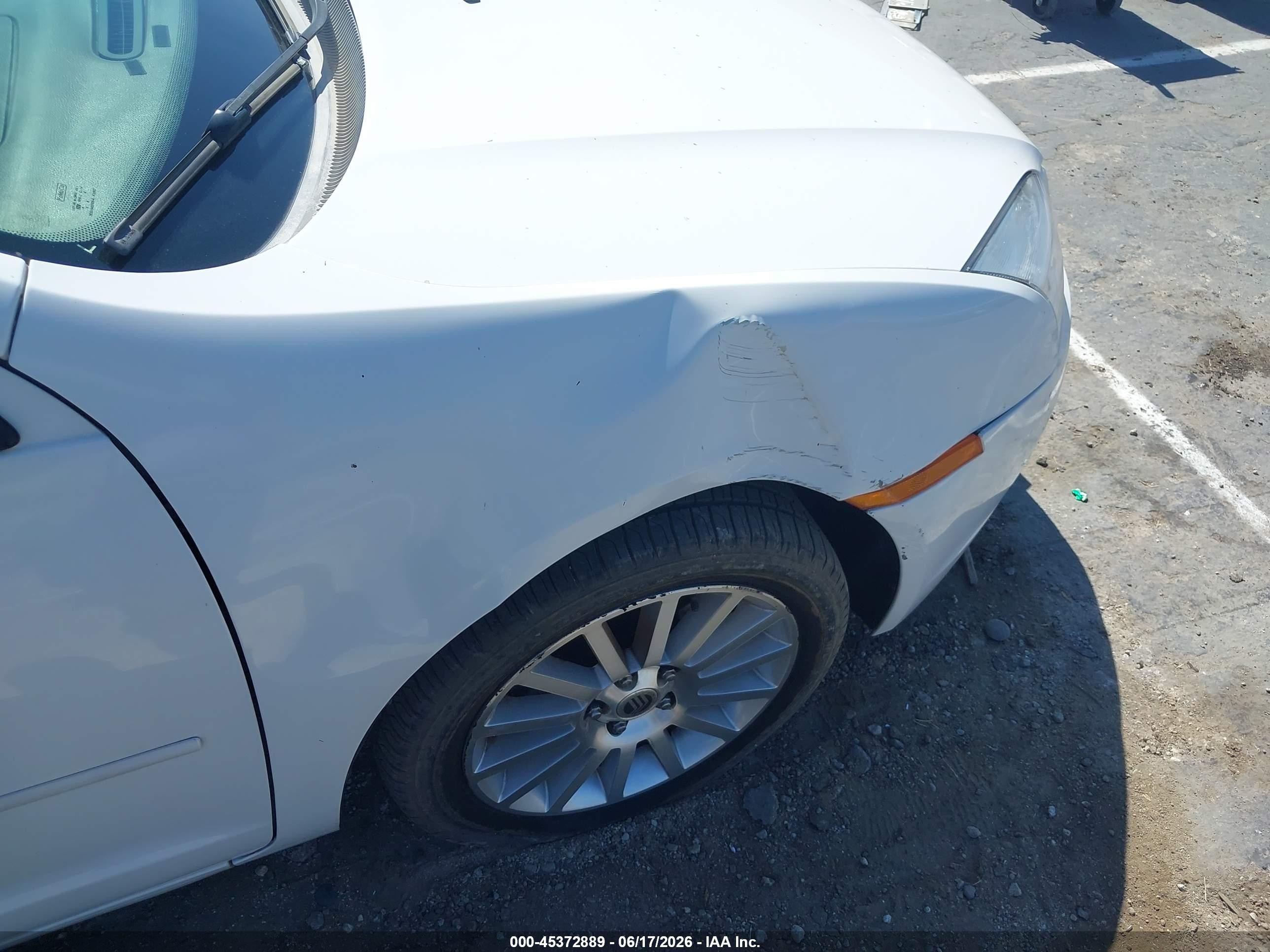 2007 Mercury Milan Premier White vin: 3MEHM081X7R603101