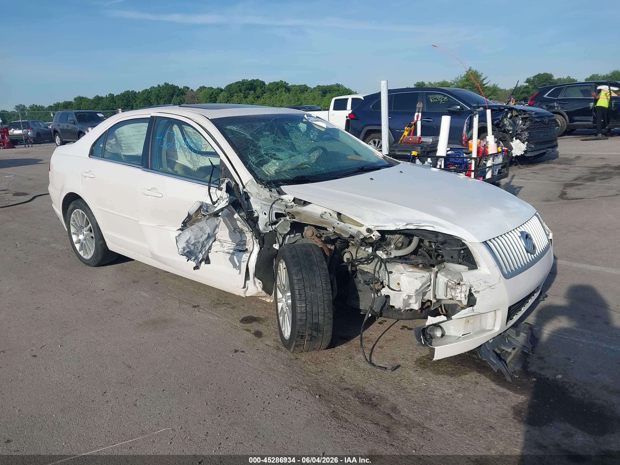 2009 Mercury Milan V6 Premier White vin: 3MEHM081X9R614067