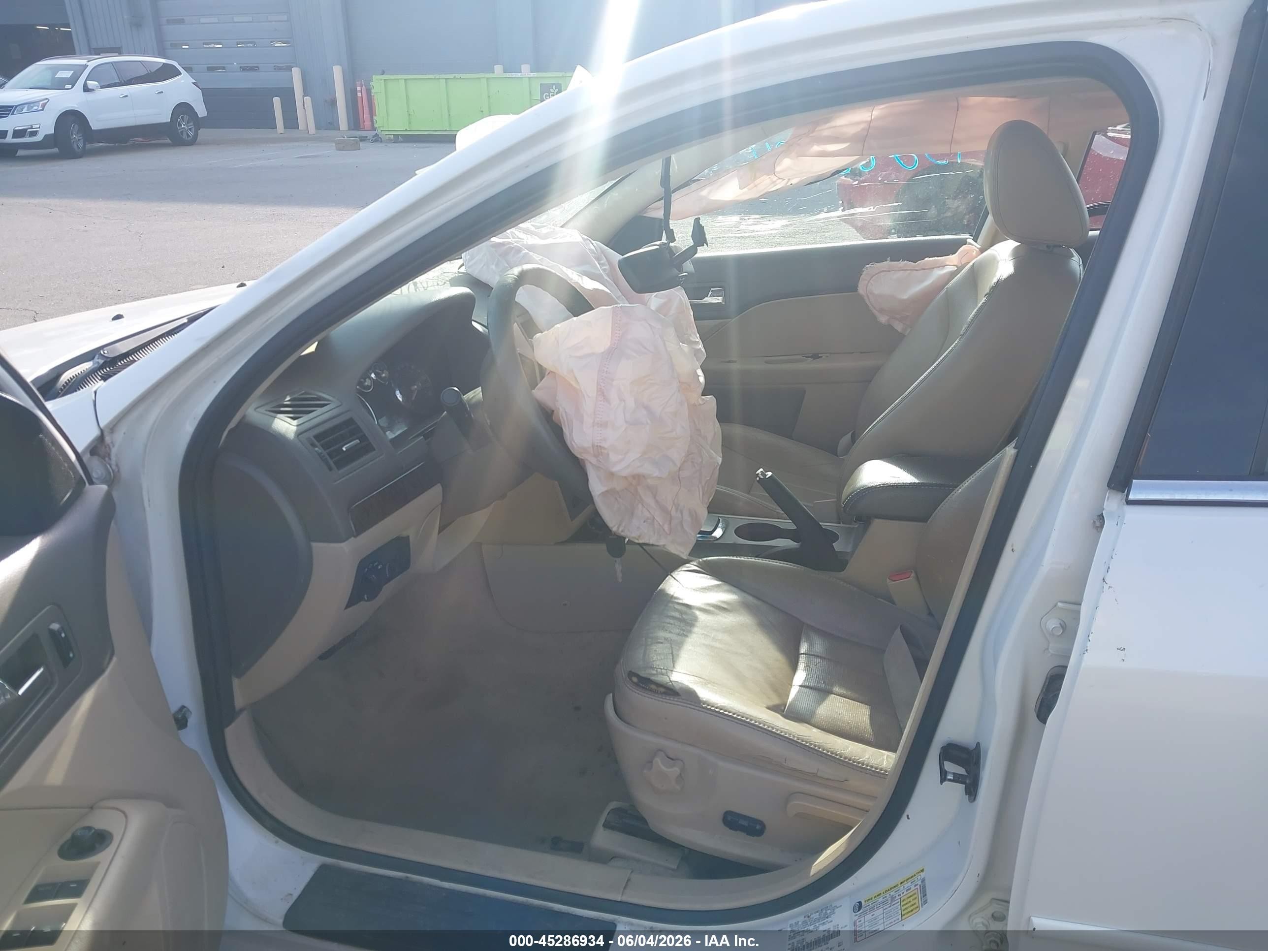 2009 Mercury Milan V6 Premier White vin: 3MEHM081X9R614067
