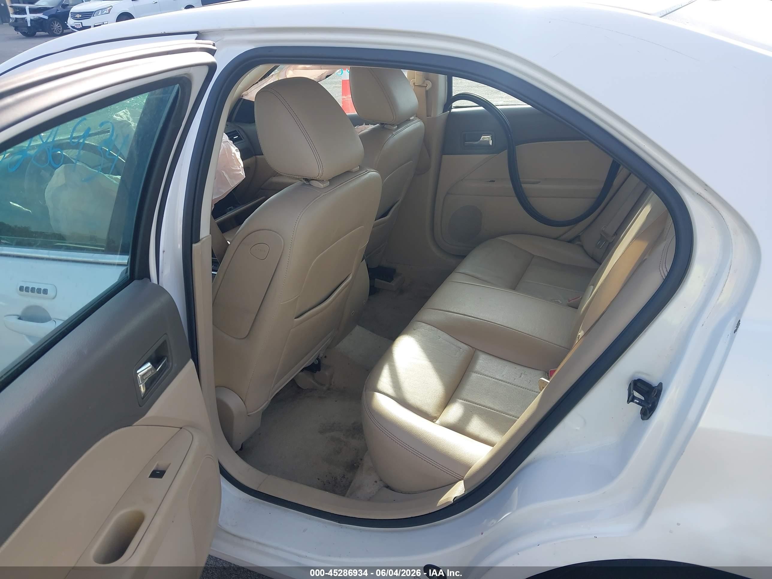 2009 Mercury Milan V6 Premier White vin: 3MEHM081X9R614067
