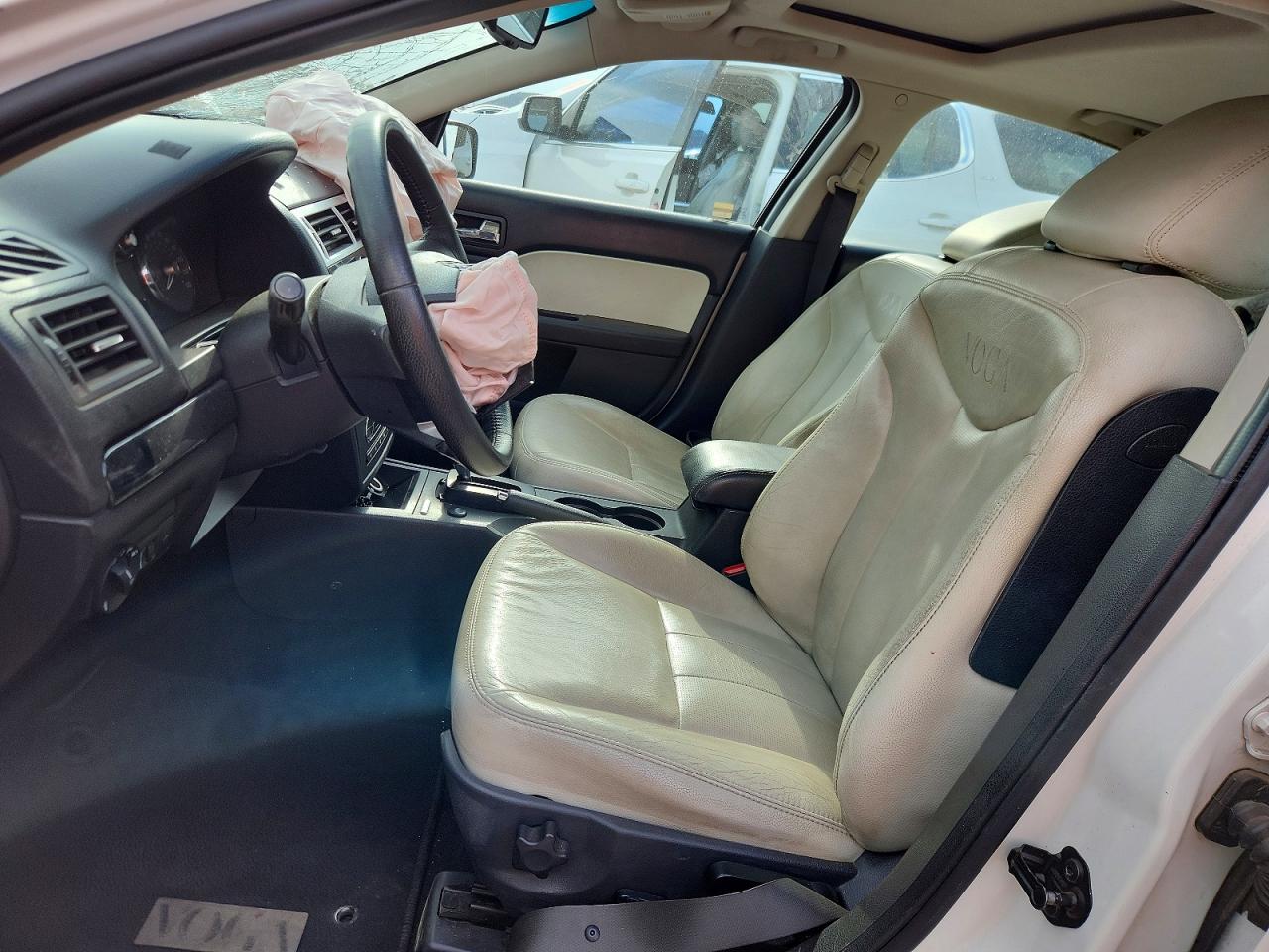 2009 Mercury Milan Premier White vin: 3MEHM08Z19R621530