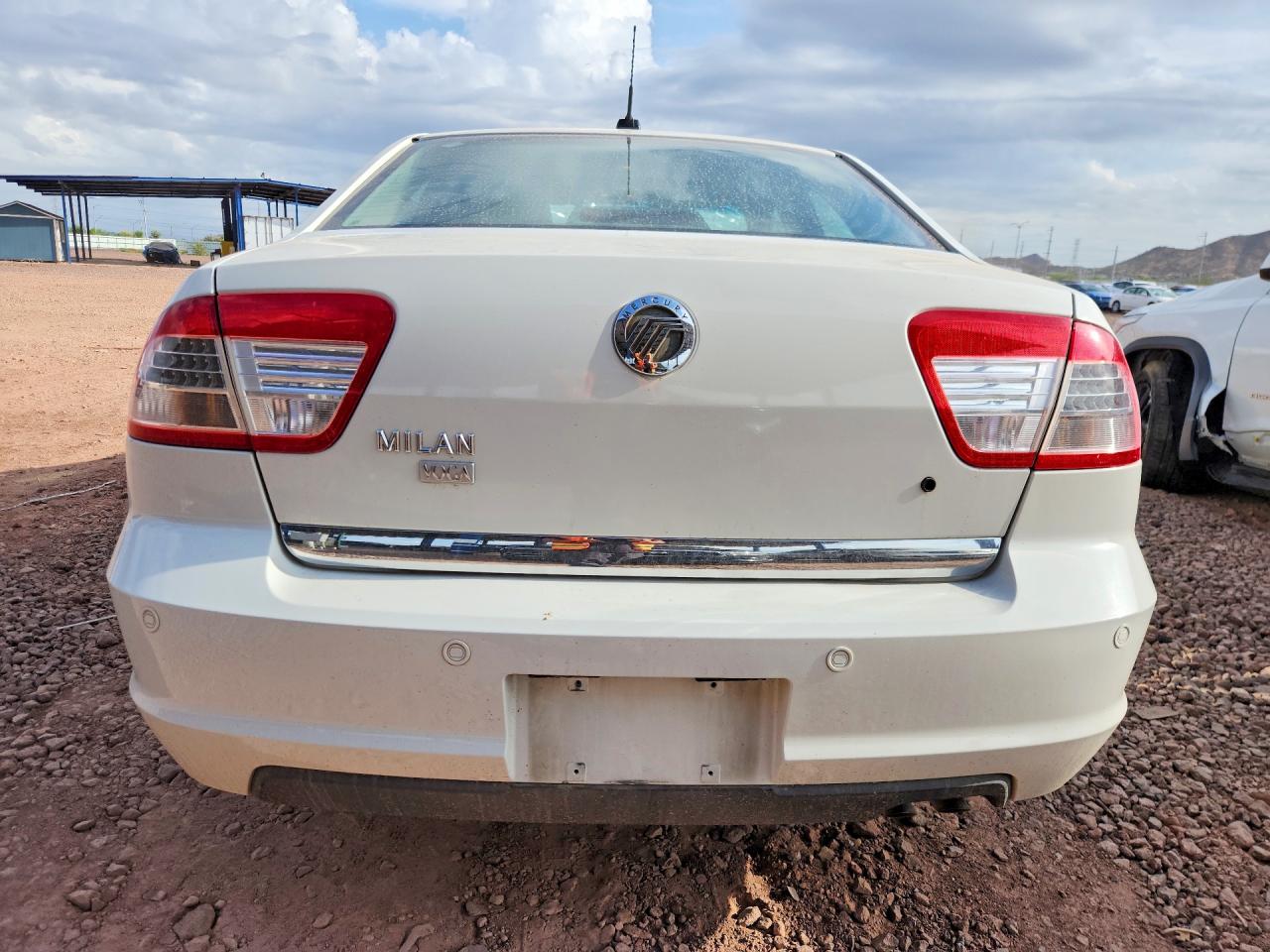 2009 Mercury Milan Premier White vin: 3MEHM08Z19R621530