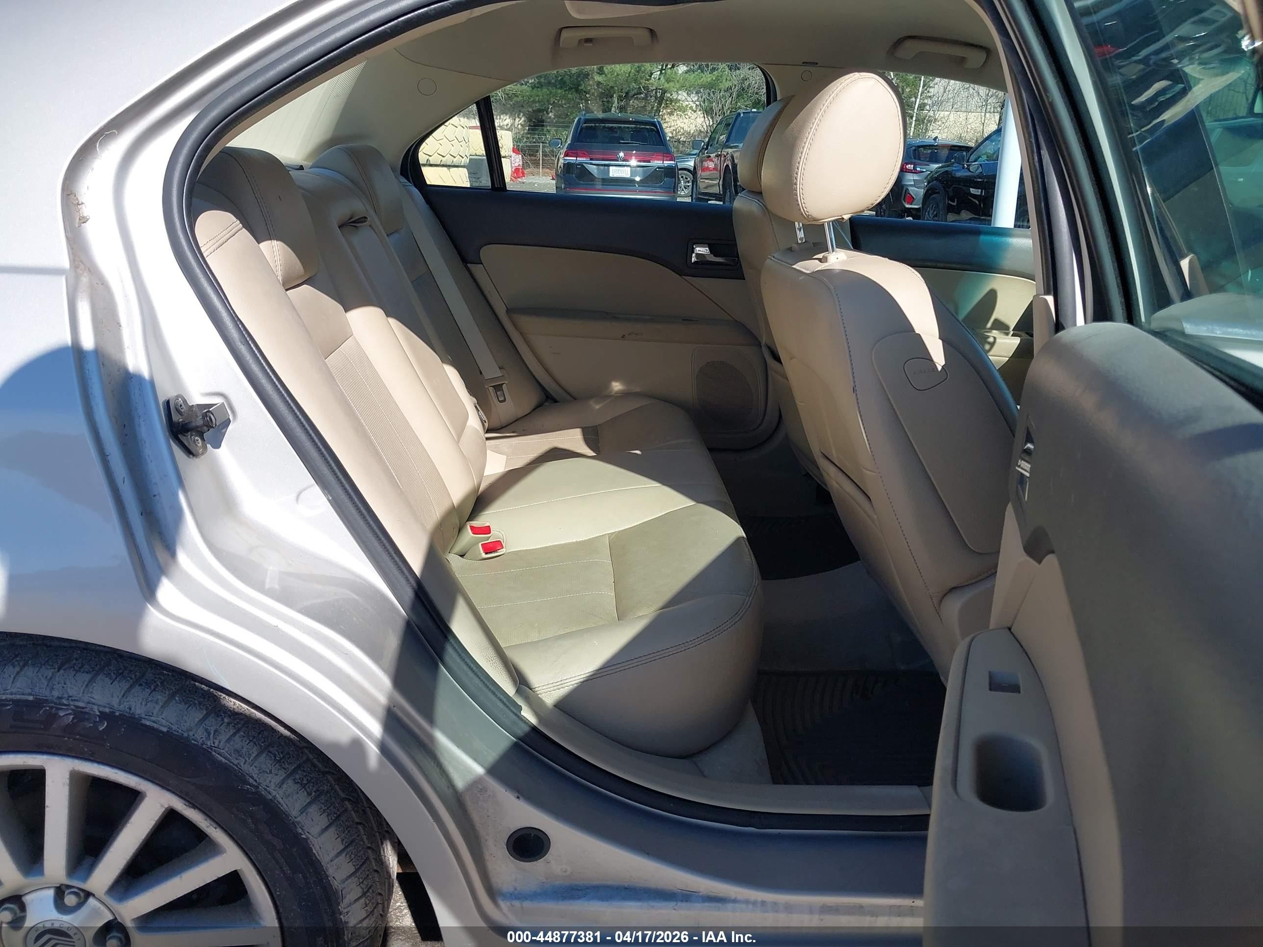 2008 Mercury Milan I4 Premier Silver vin: 3MEHM08Z28R628937