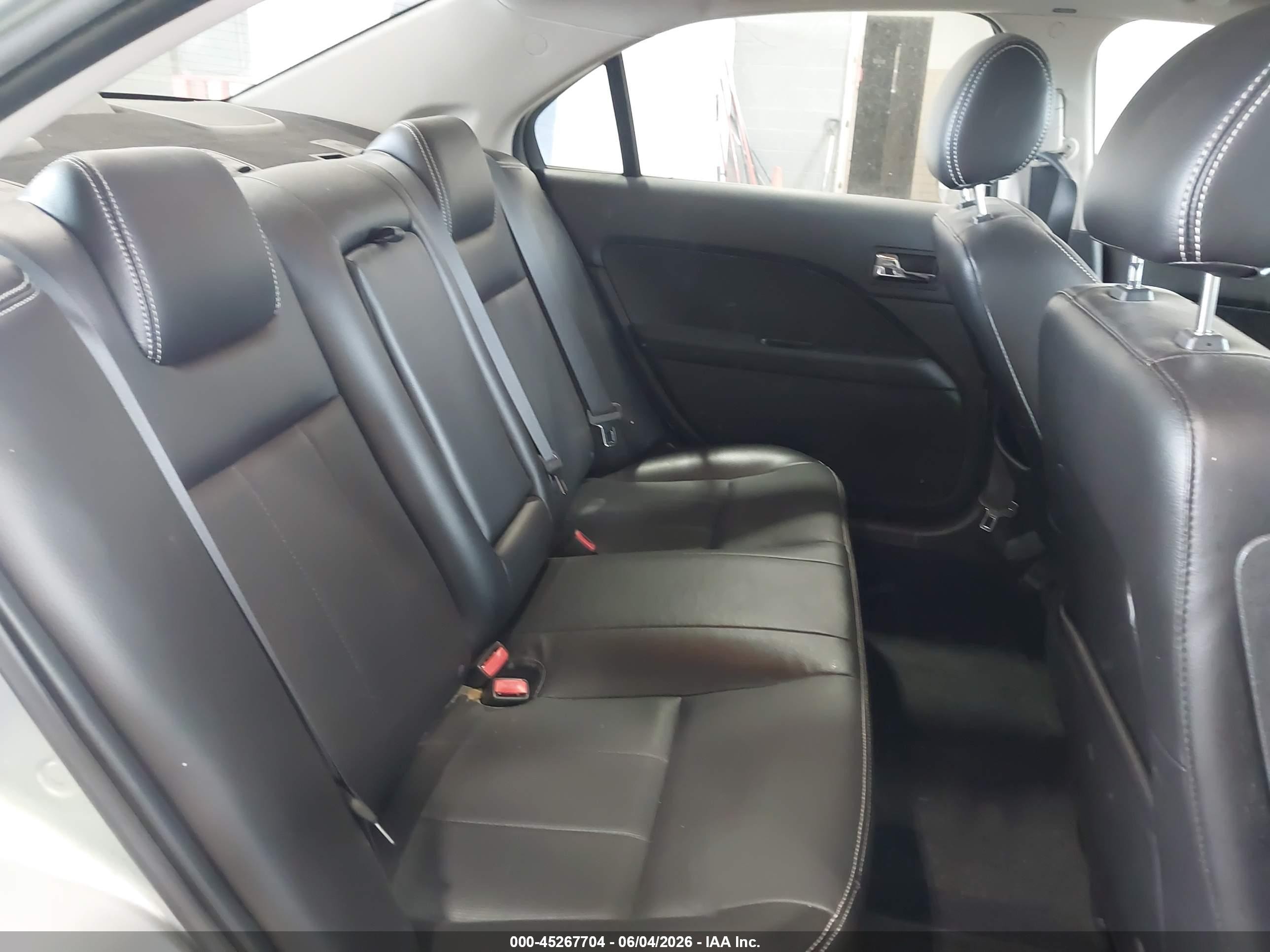 2007 Mercury Milan I4 Premier Silver vin: 3MEHM08Z57R604923