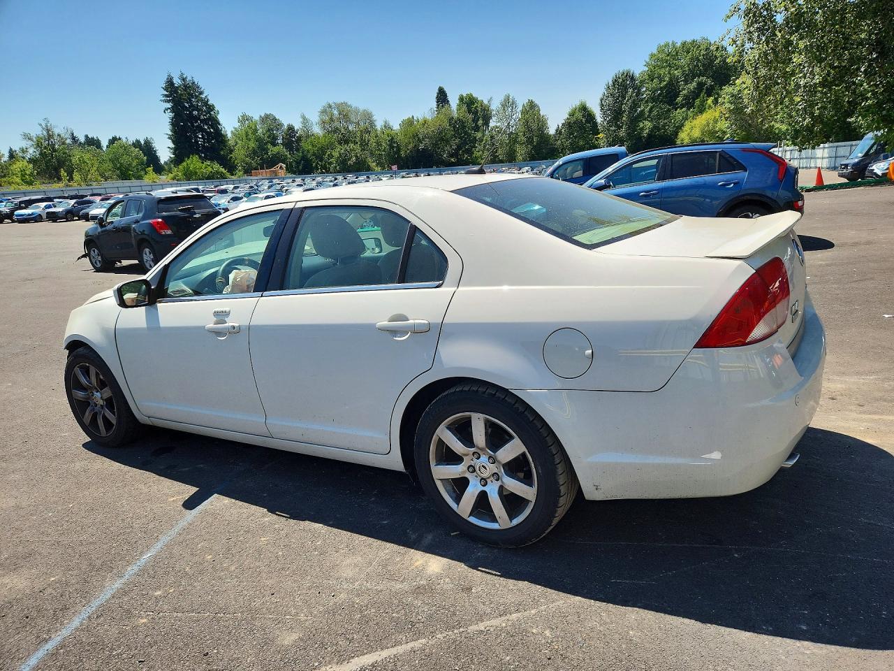 2010 Mercury Milan Premier Белый vin: 3MEHM0CG3AR651512