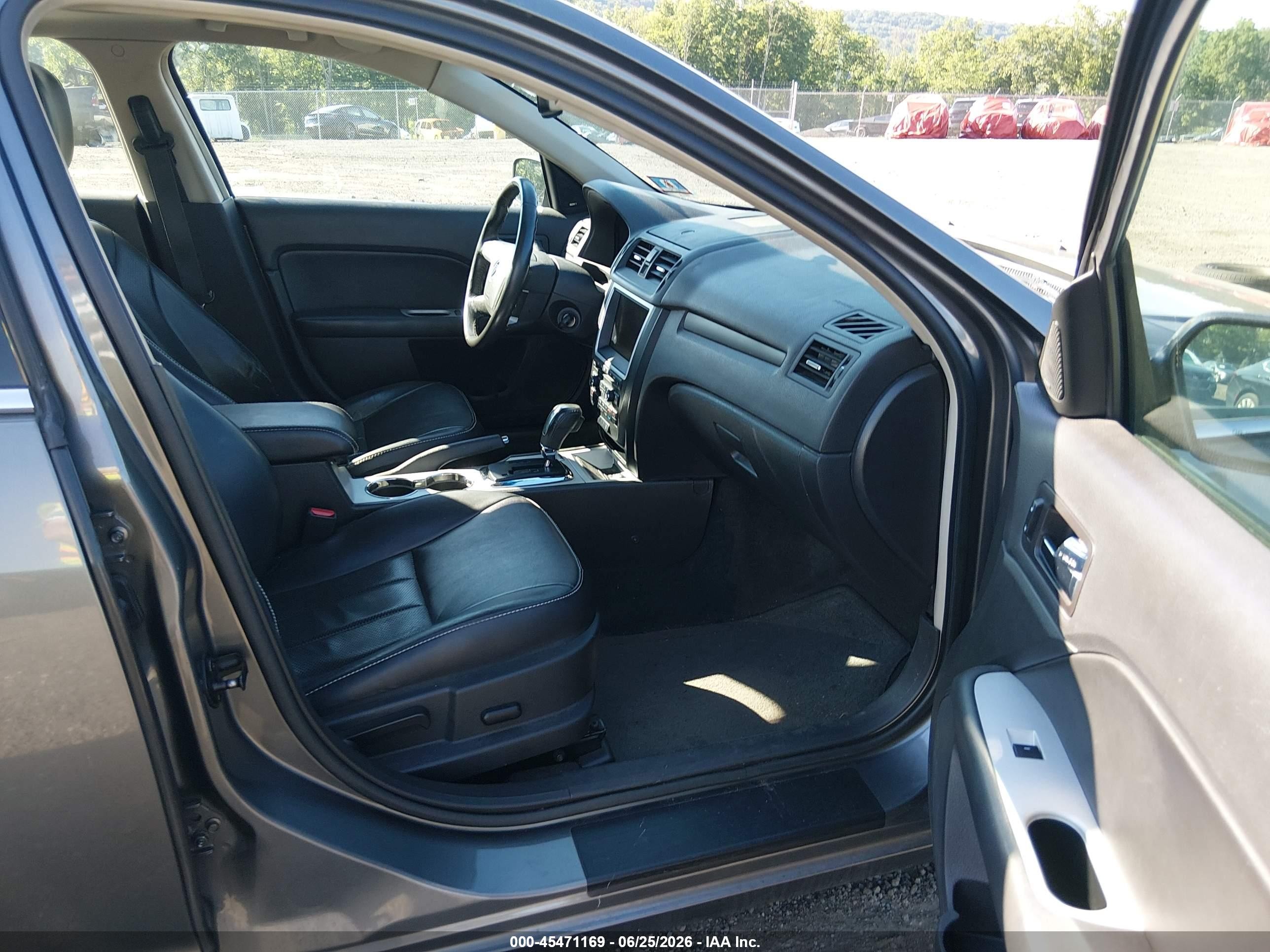 2010 Mercury Milan Premier Gray vin: 3MEHM0CG3AR663451