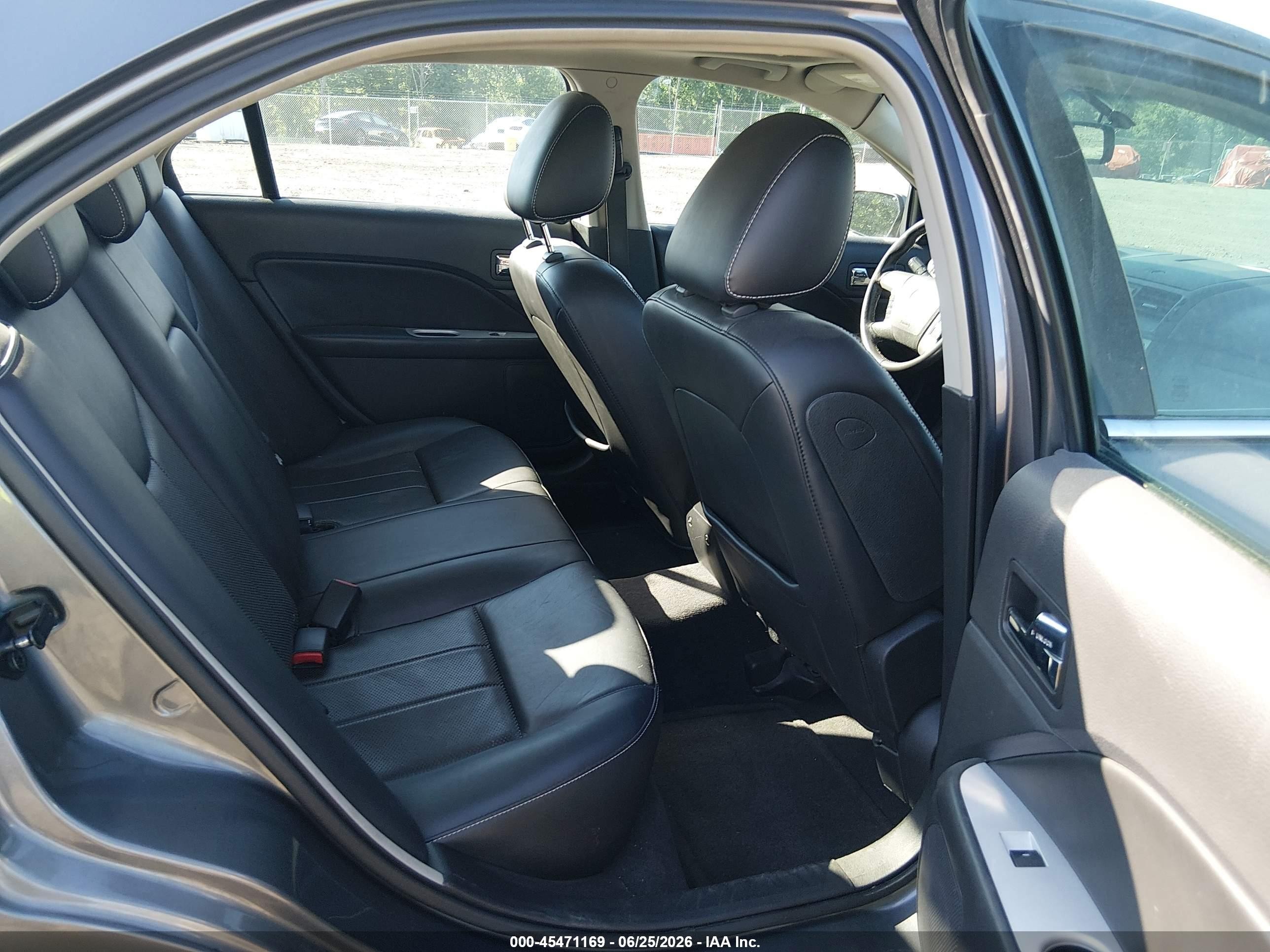 2010 Mercury Milan Premier Gray vin: 3MEHM0CG3AR663451