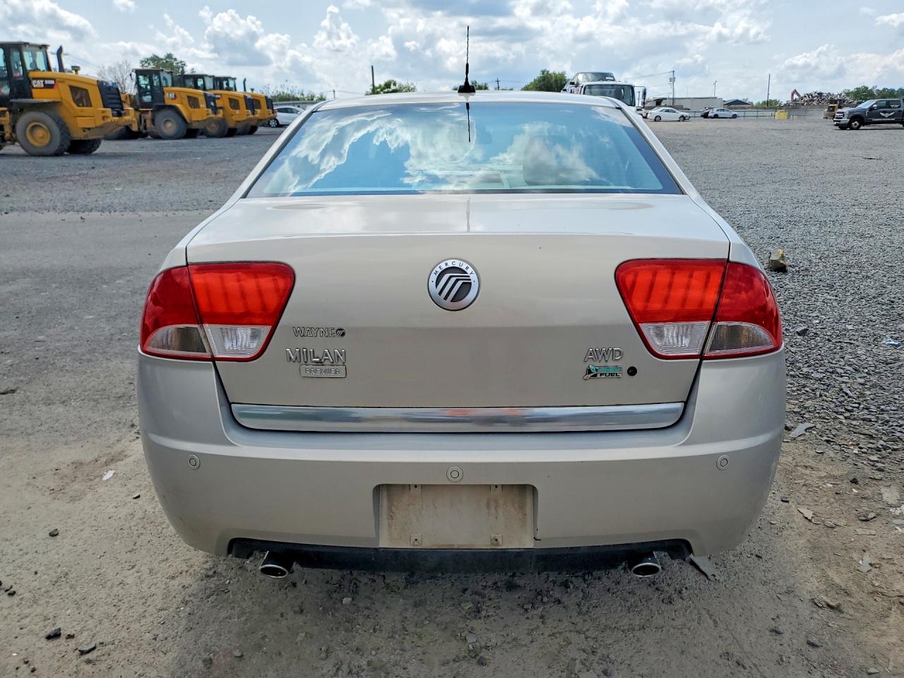 2010 Mercury Milan Premier Silver vin: 3MEHM0CG5AR636302