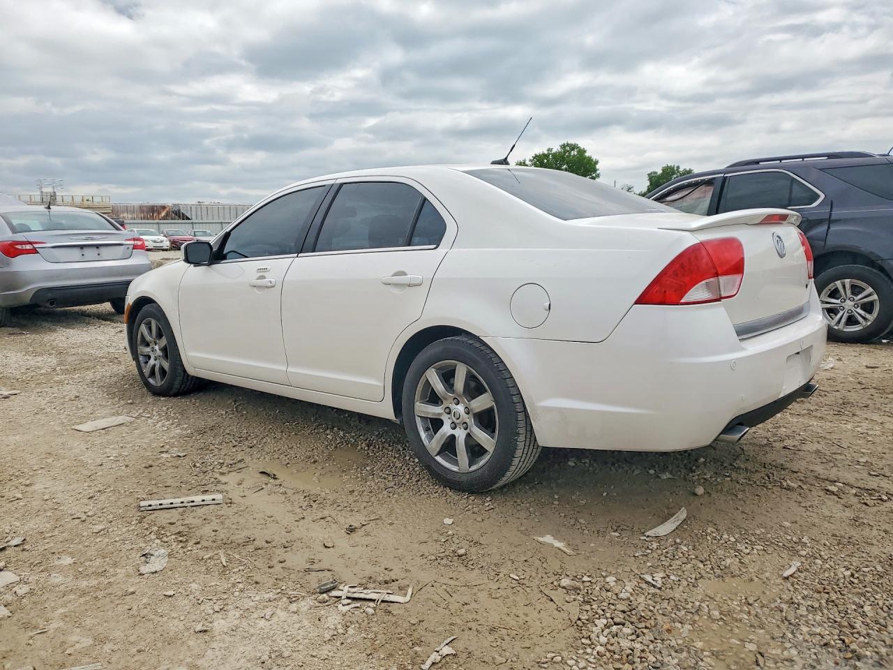 2010 Mercury Milan Premier White vin: 3MEHM0CG6AR616267