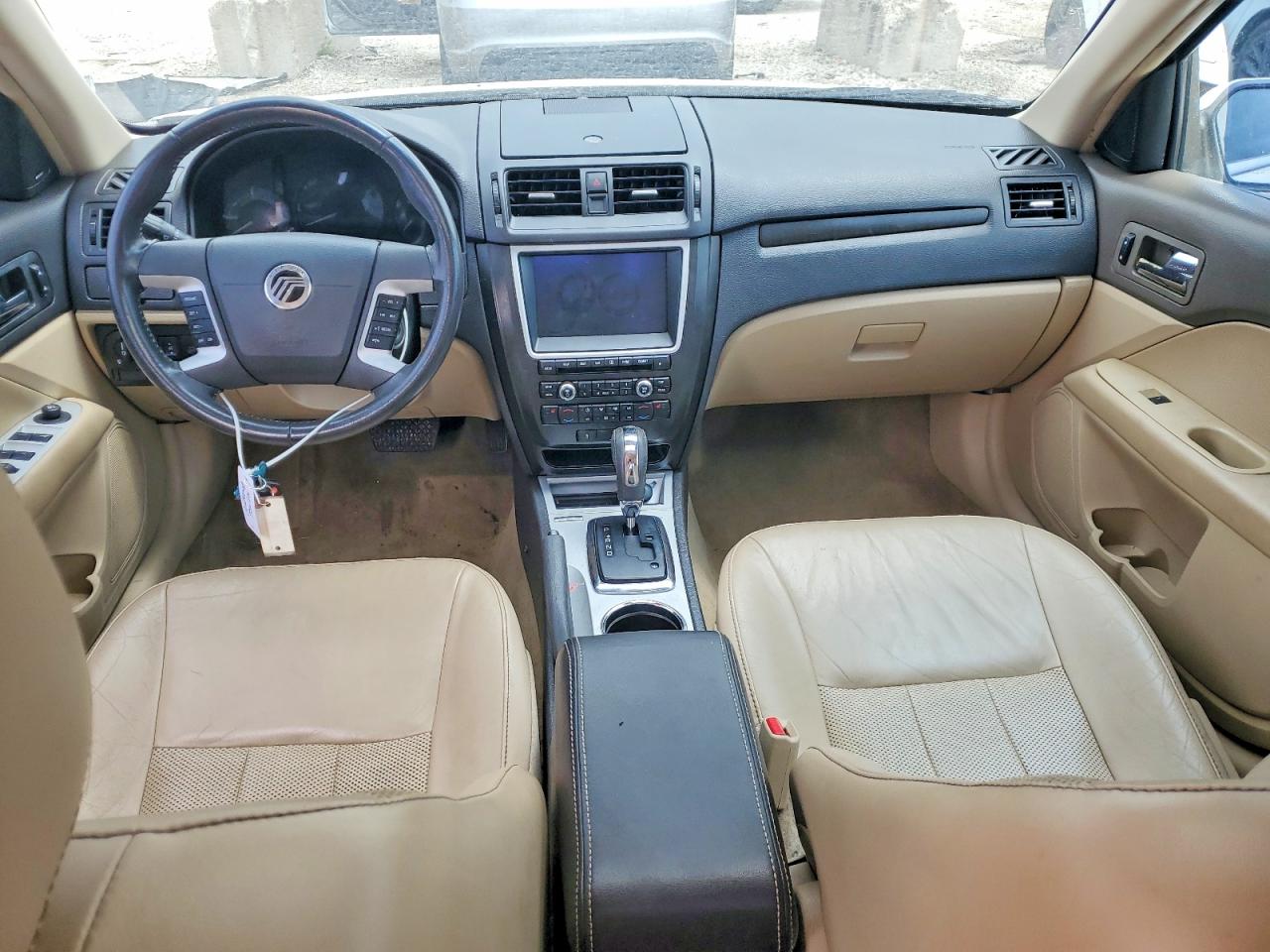 2010 Mercury Milan Premier White vin: 3MEHM0CG6AR616267