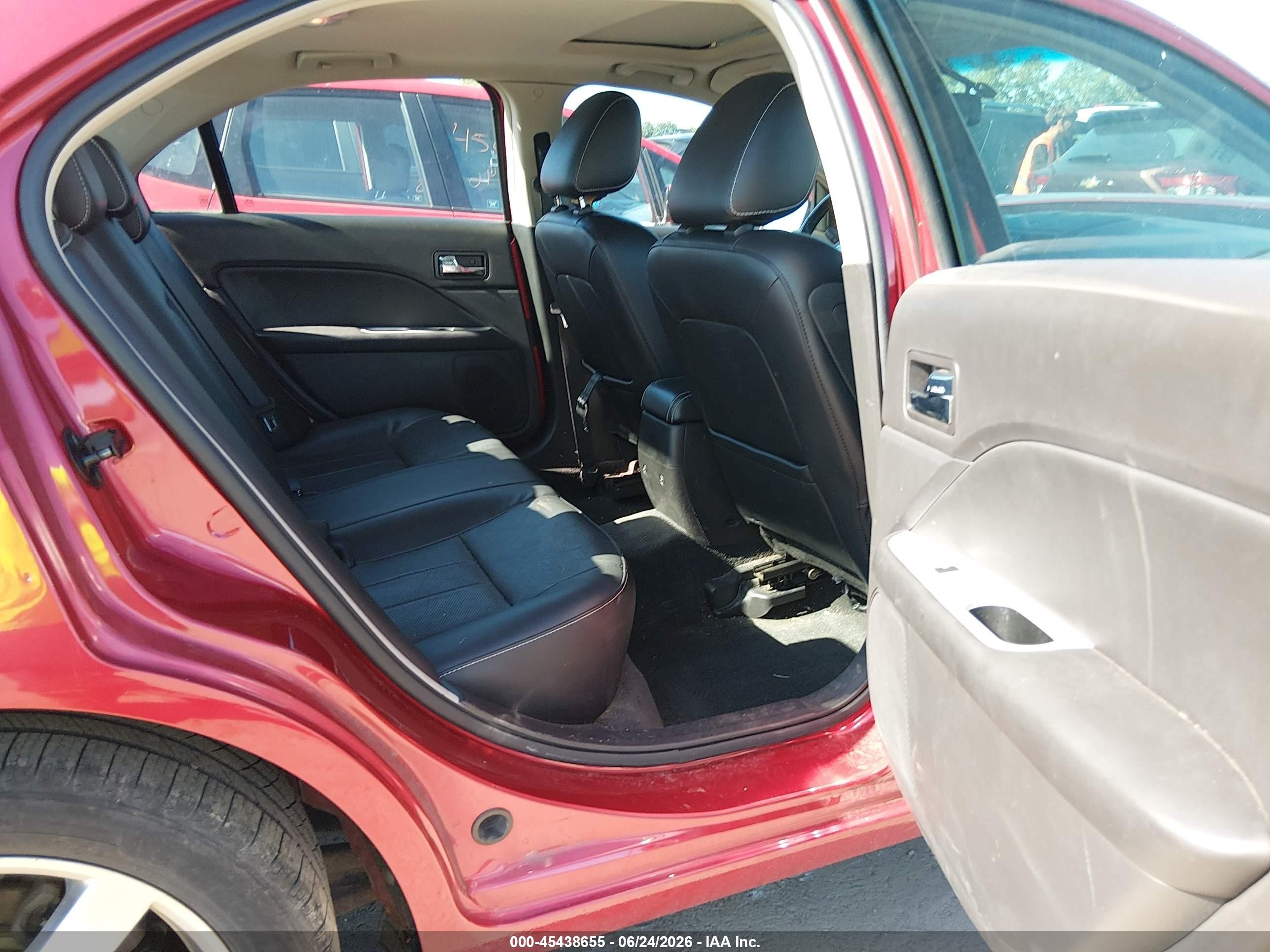 2010 Mercury Milan Premier Red vin: 3MEHM0CG8AR664532