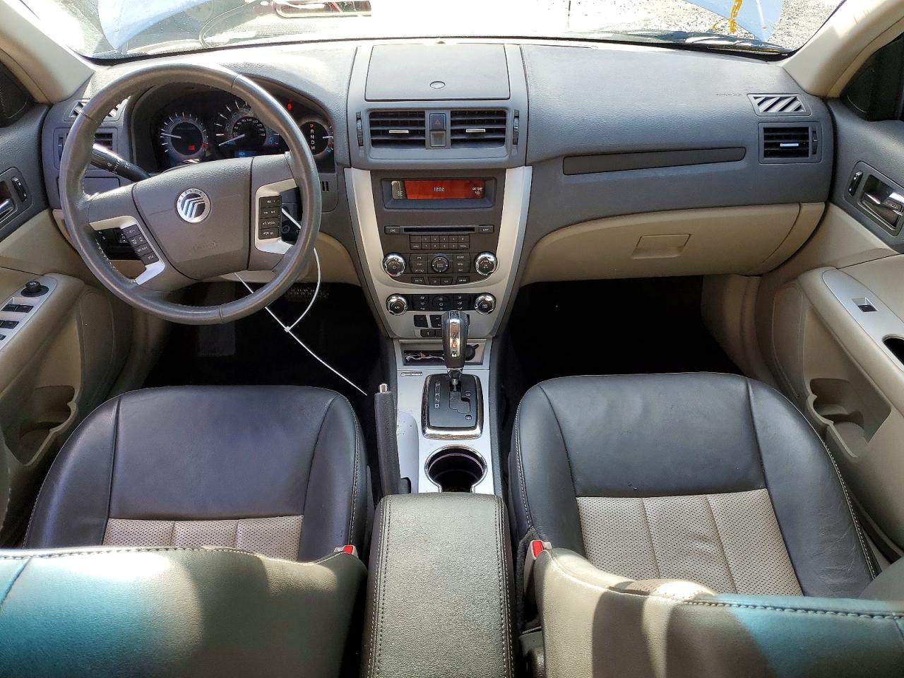 2010 Mercury Milan Premier Silver vin: 3MEHM0CG9AR629935