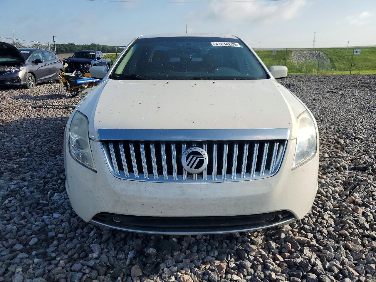 2010 Mercury Milan White vin: 3MEHM0HA0AR617290