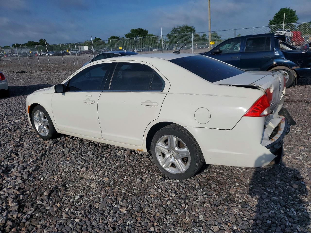 2010 Mercury Milan White vin: 3MEHM0HA0AR617290