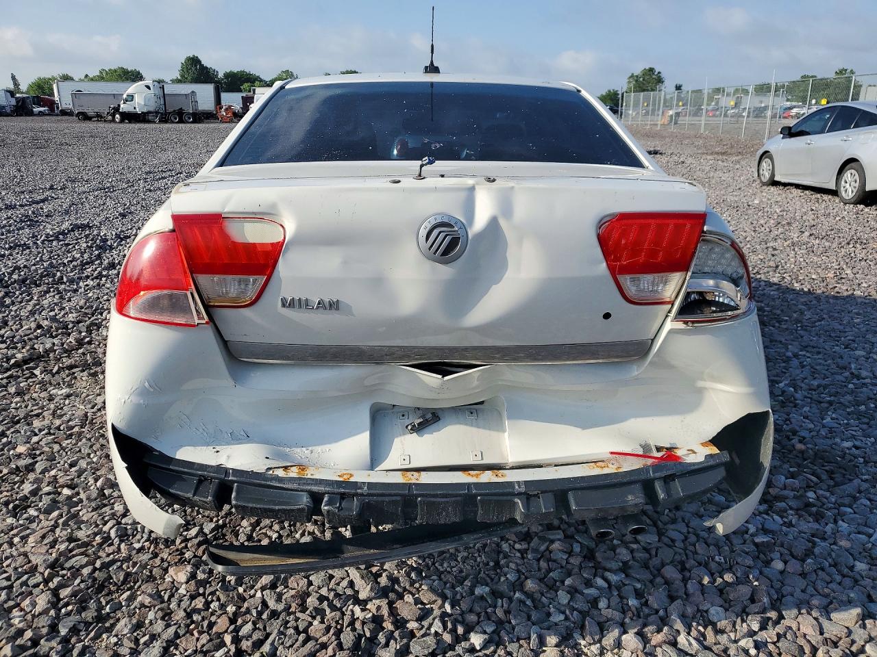 2010 Mercury Milan White vin: 3MEHM0HA0AR617290