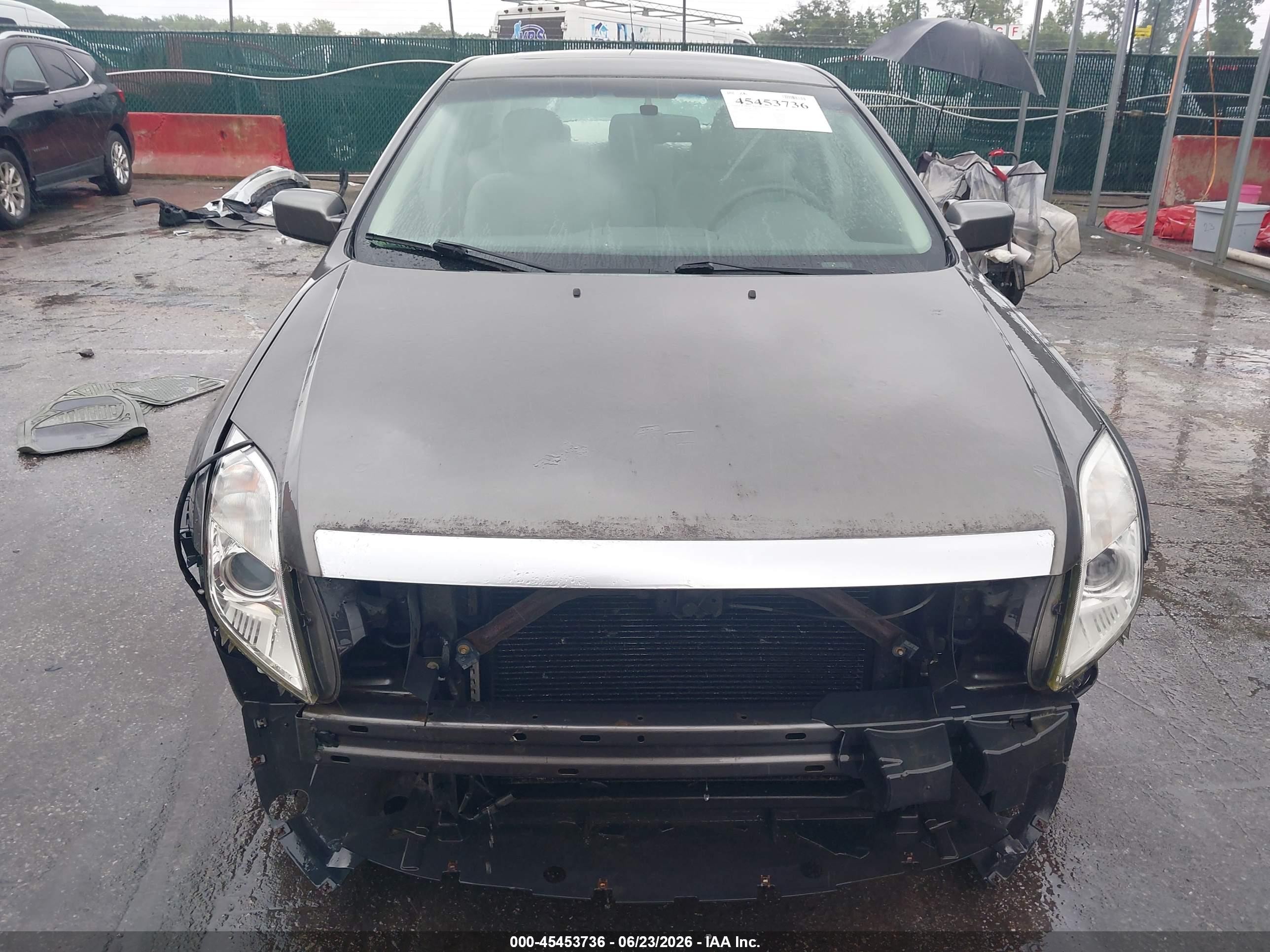2010 Mercury Milan Gray vin: 3MEHM0HA0AR623963