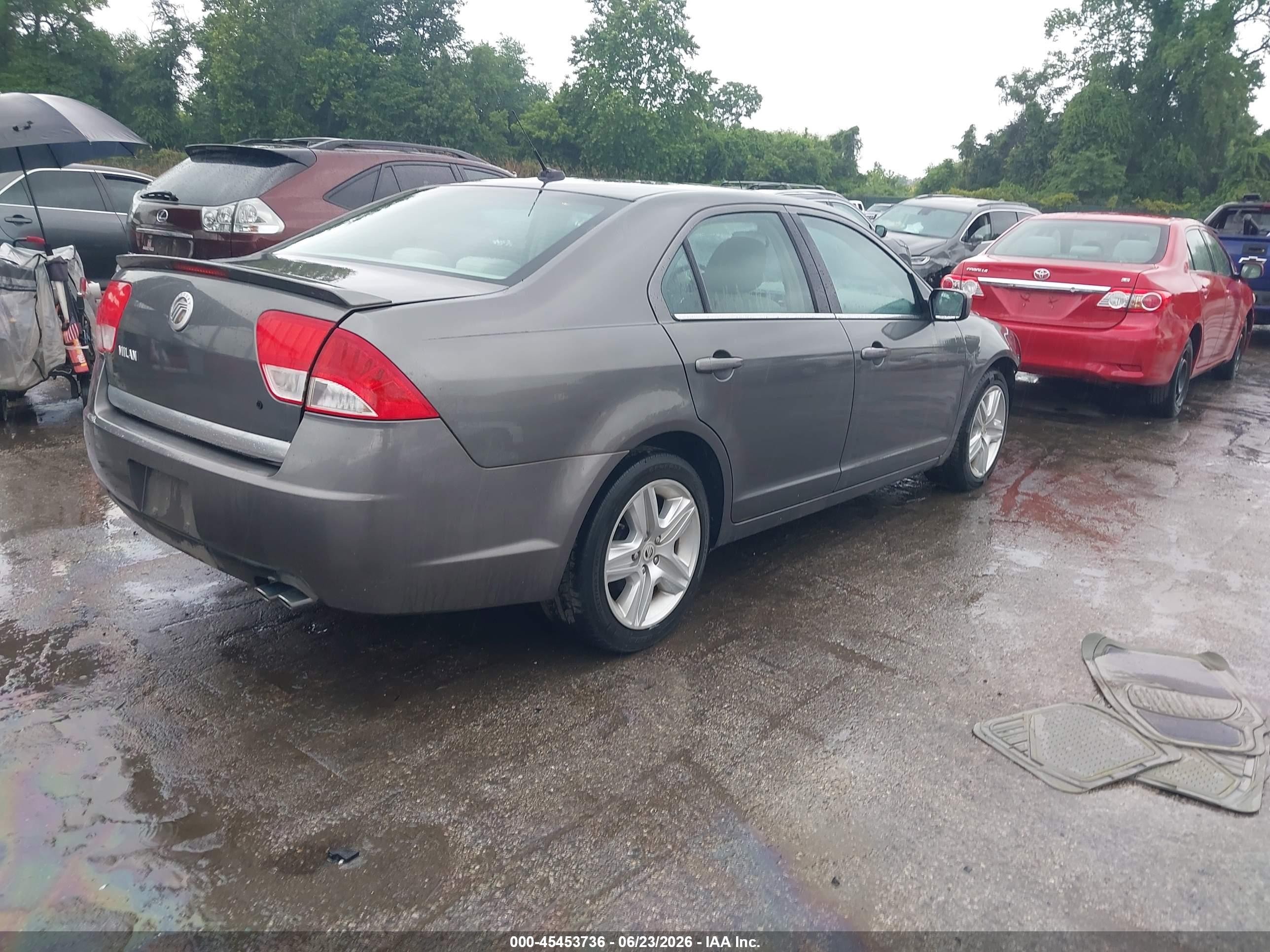 2010 Mercury Milan Gray vin: 3MEHM0HA0AR623963