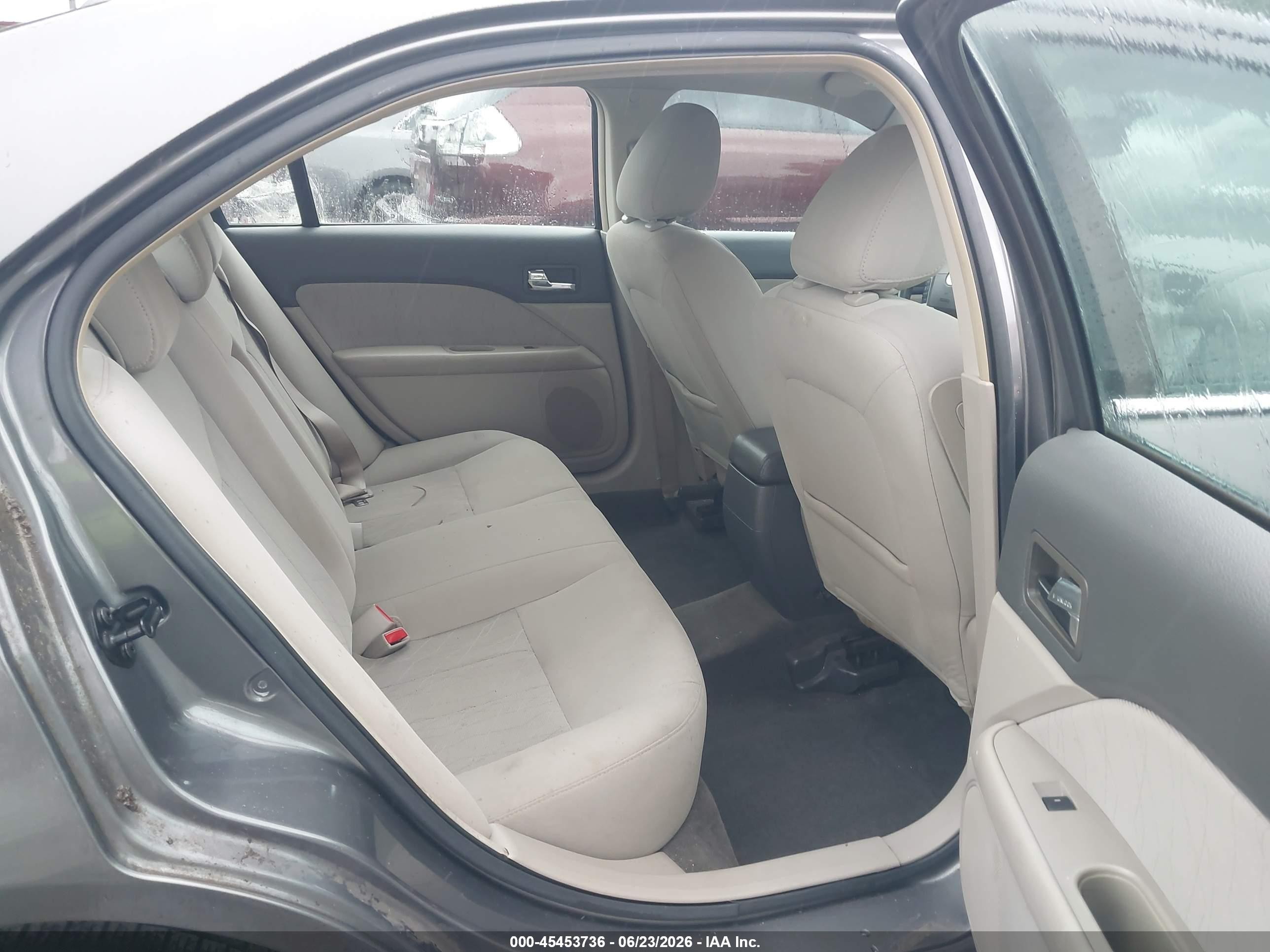 2010 Mercury Milan Gray vin: 3MEHM0HA0AR623963