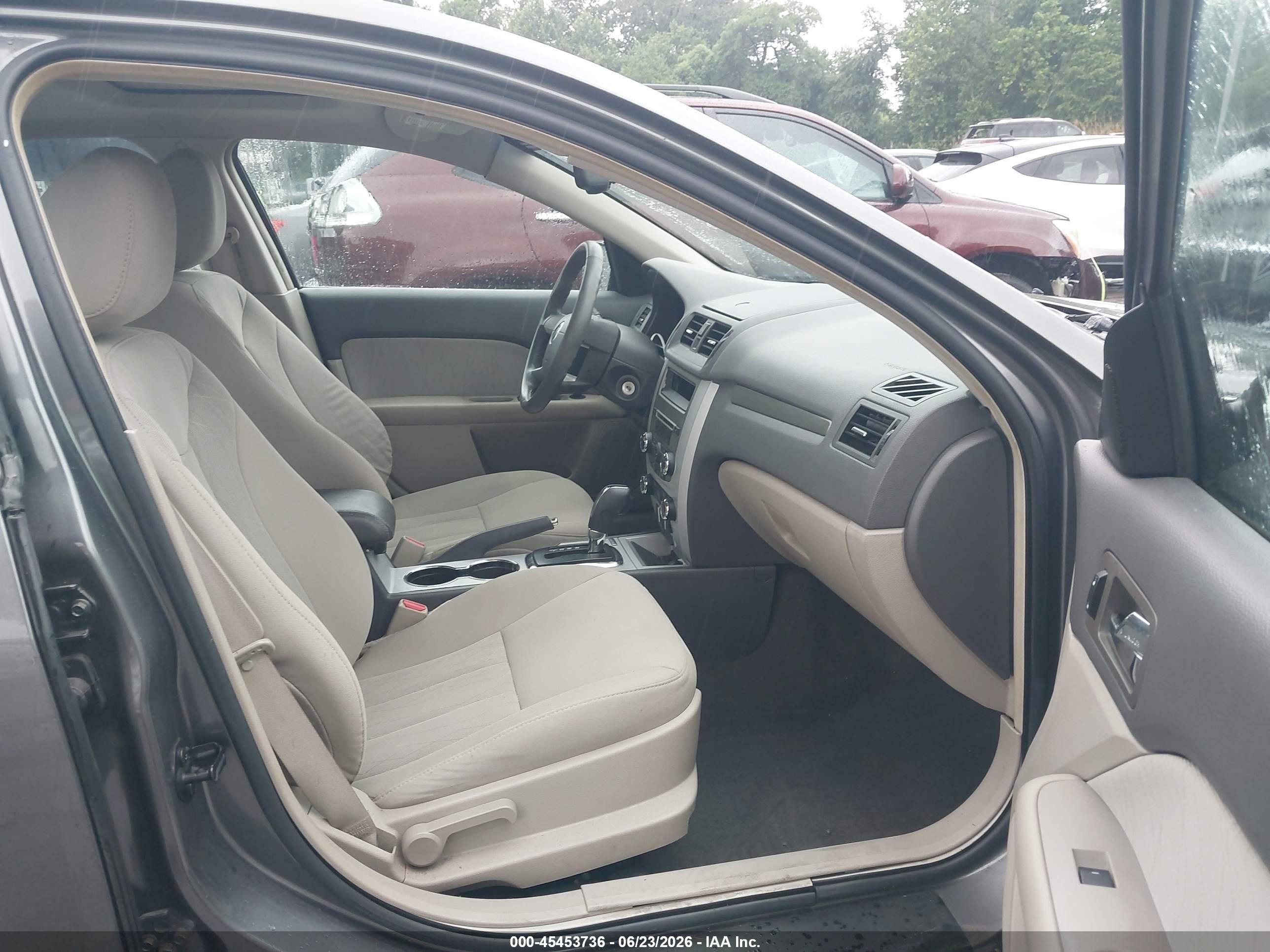 2010 Mercury Milan Gray vin: 3MEHM0HA0AR623963
