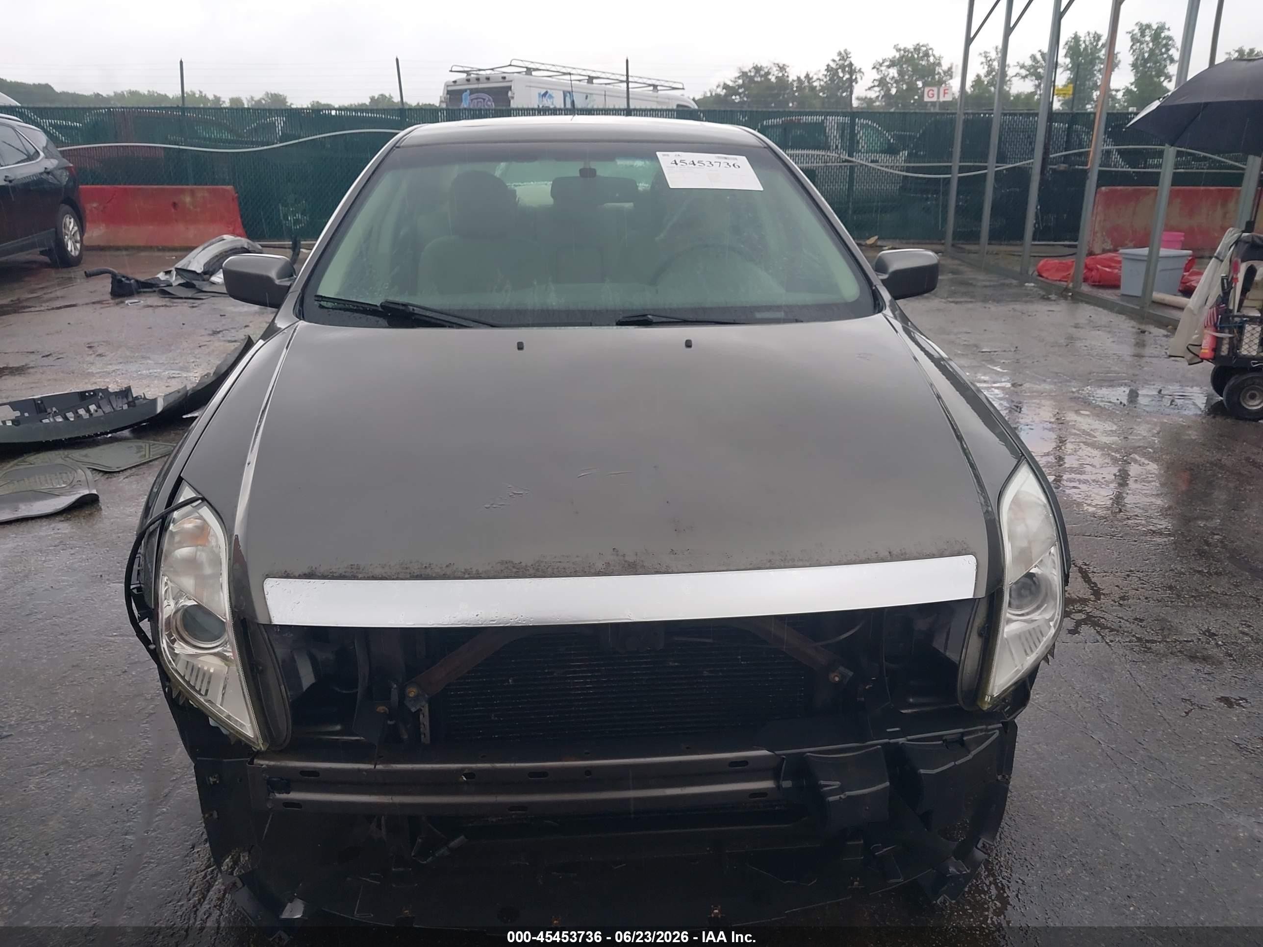 2010 Mercury Milan Gray vin: 3MEHM0HA0AR623963